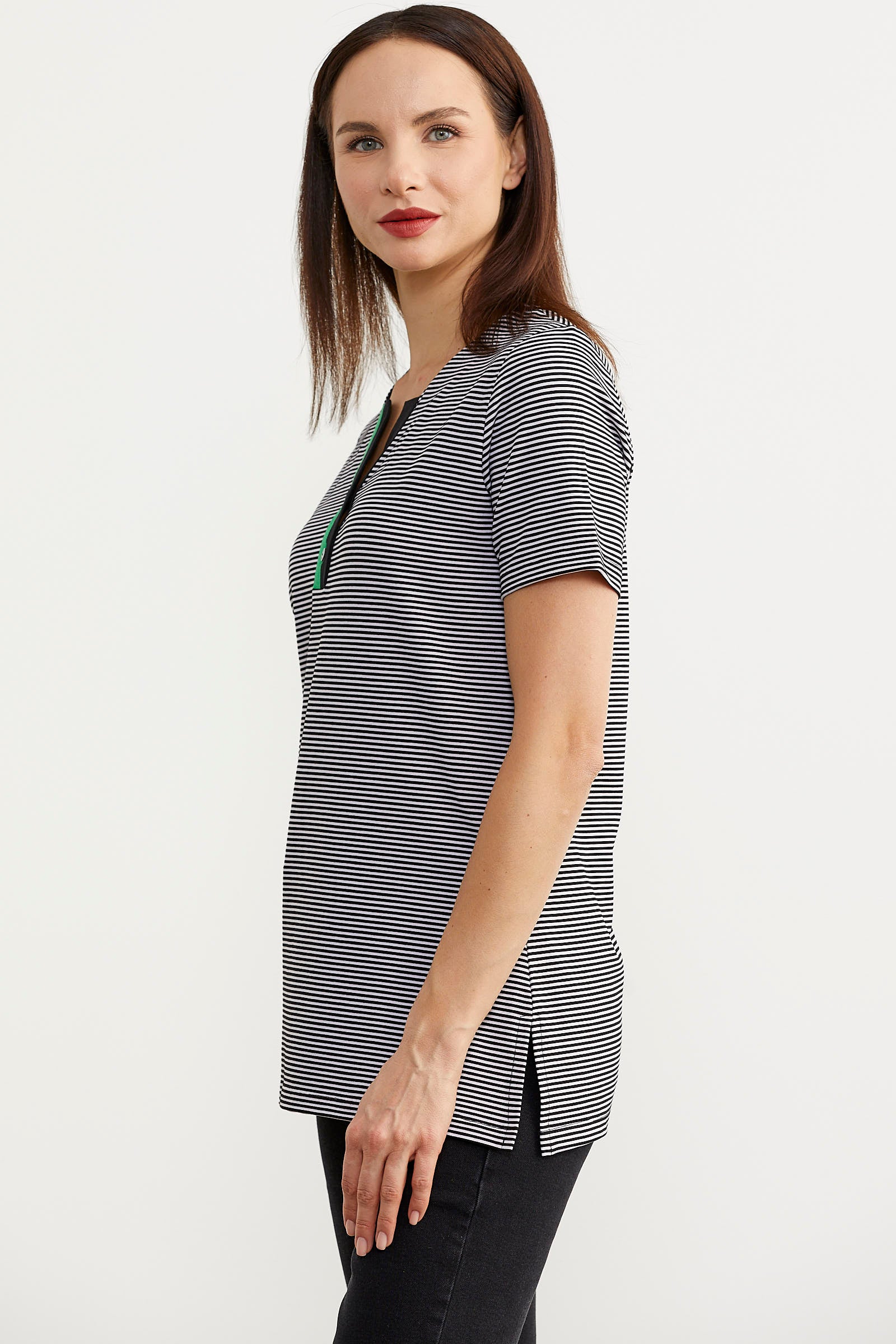Açık Yaka Çizgili Tişört - Siyah (3) Sementa