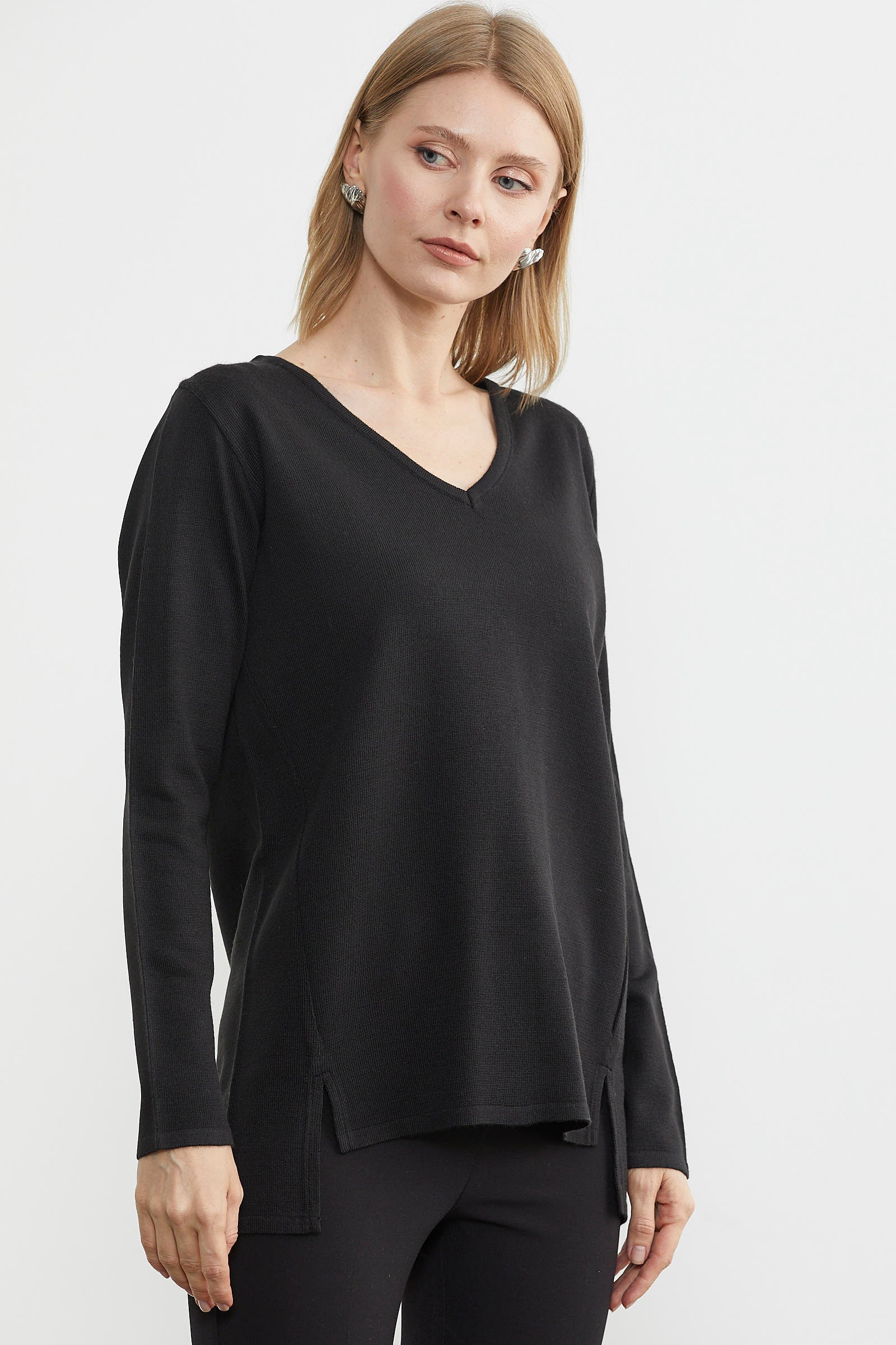 Arkası Uzun V Yaka Triko Kazak - Siyah (2) Sementa