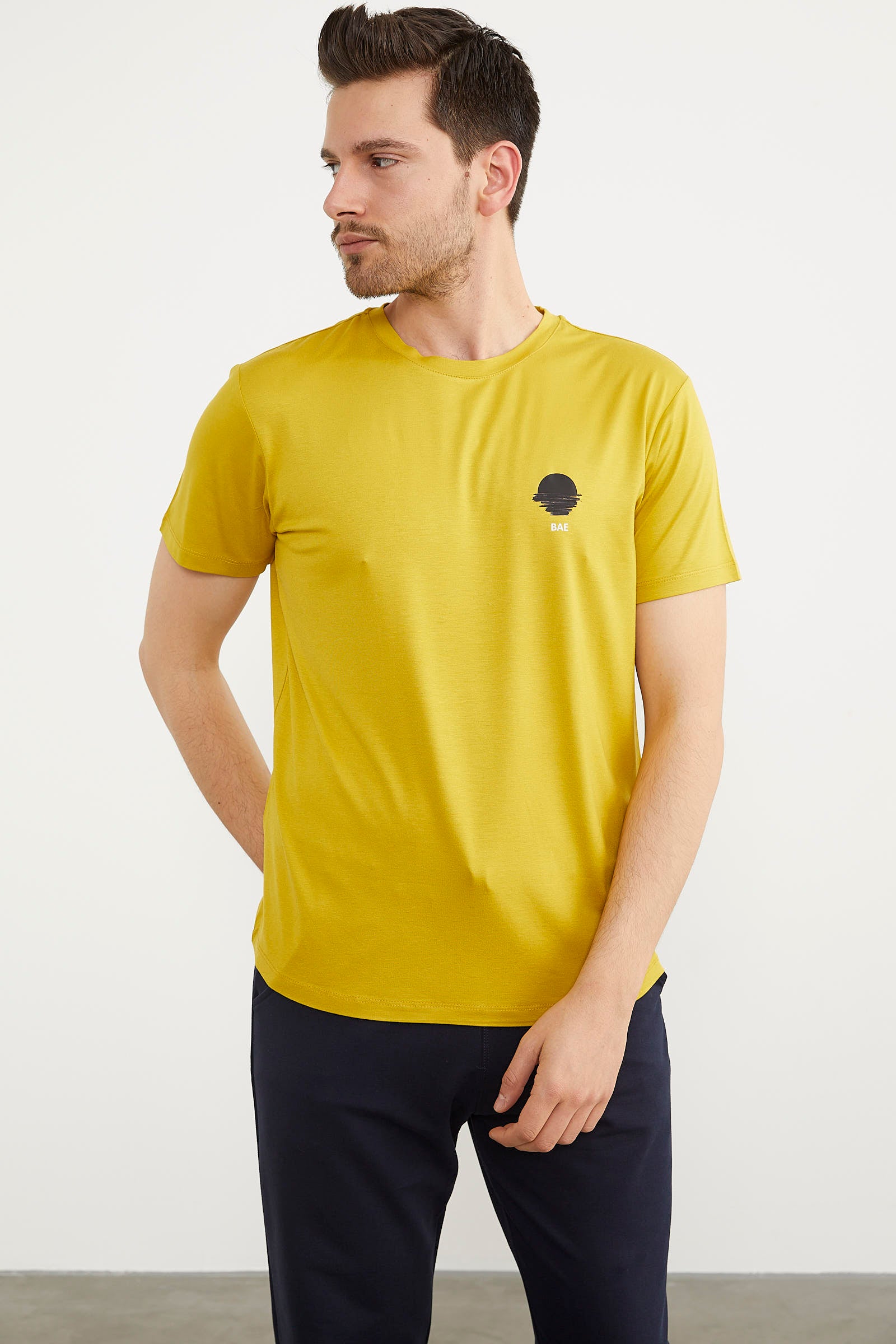 Baskılı Sıfır Yaka Penye Tişört - Hardal (3) Sementa