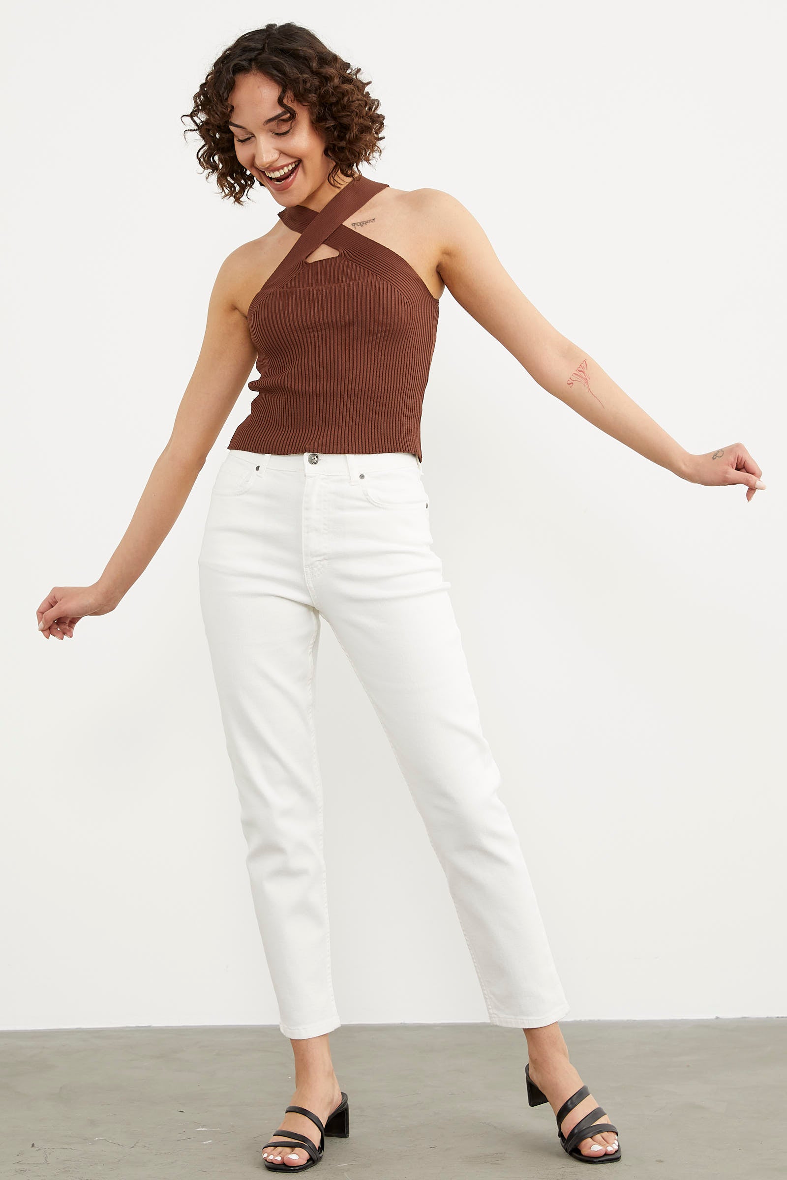 Boyundan Çapraz Askılı Triko Atlet - Kahve (3) Sementa