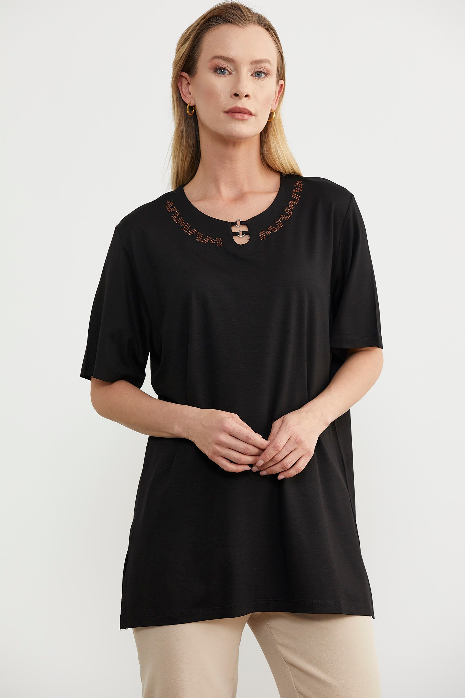 Büyük Beden Nakış Detaylı Tişört - Siyah (2) Sementa