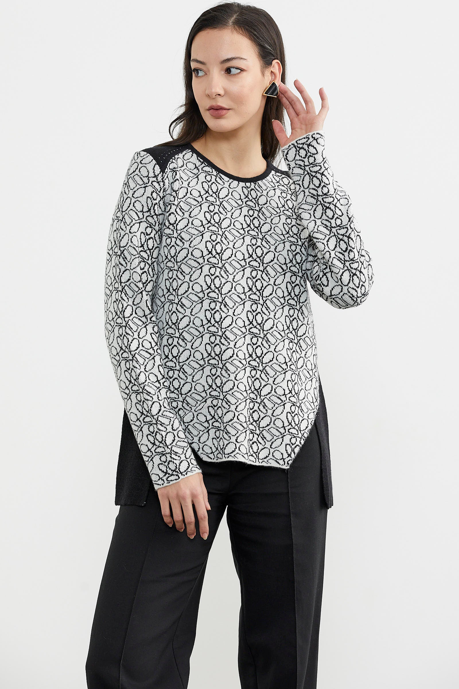 Çiçek Desenli Arkası Uzun Triko Kazak - Siyah (4) Sementa