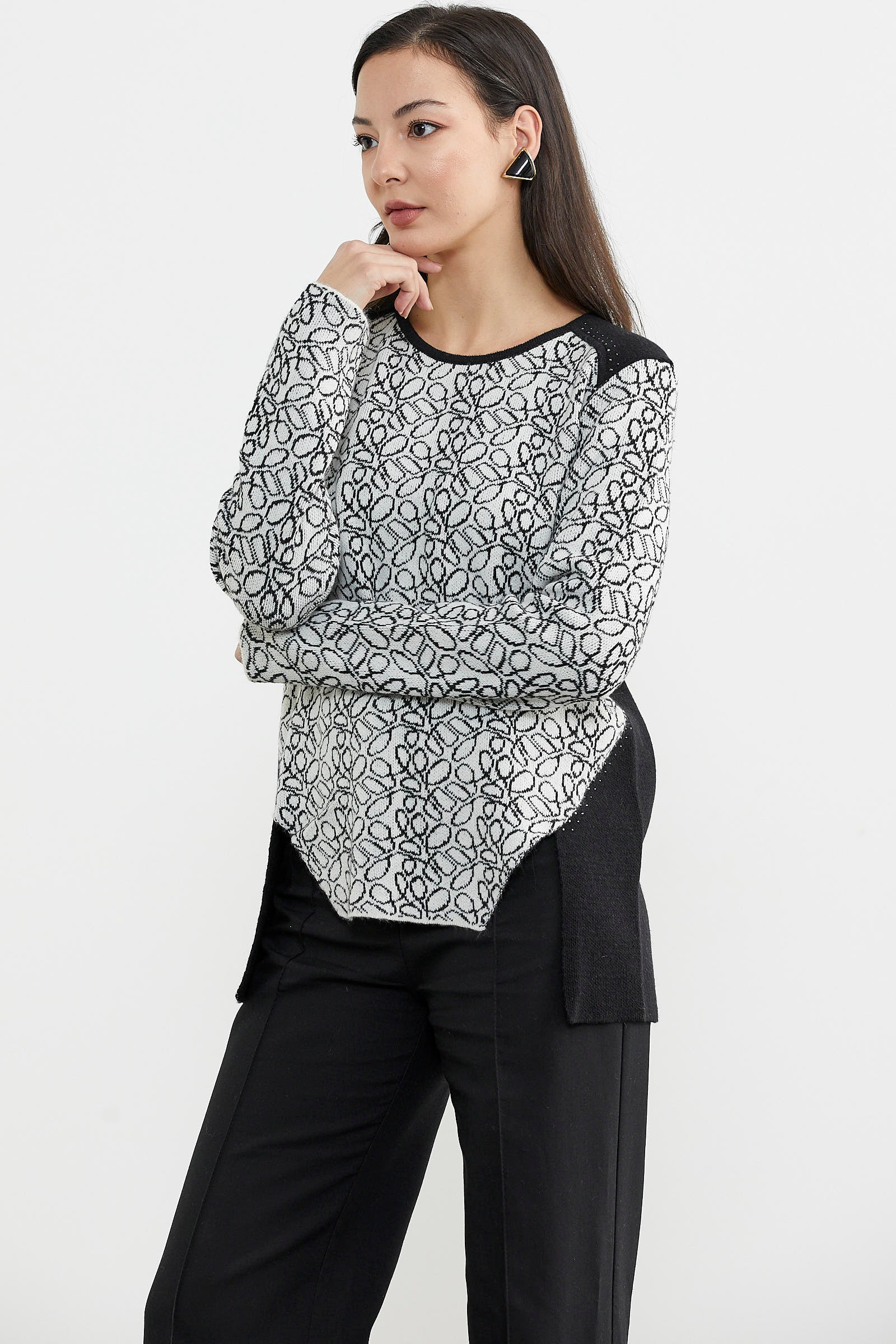 Çiçek Desenli Arkası Uzun Triko Kazak - Siyah (5) Sementa