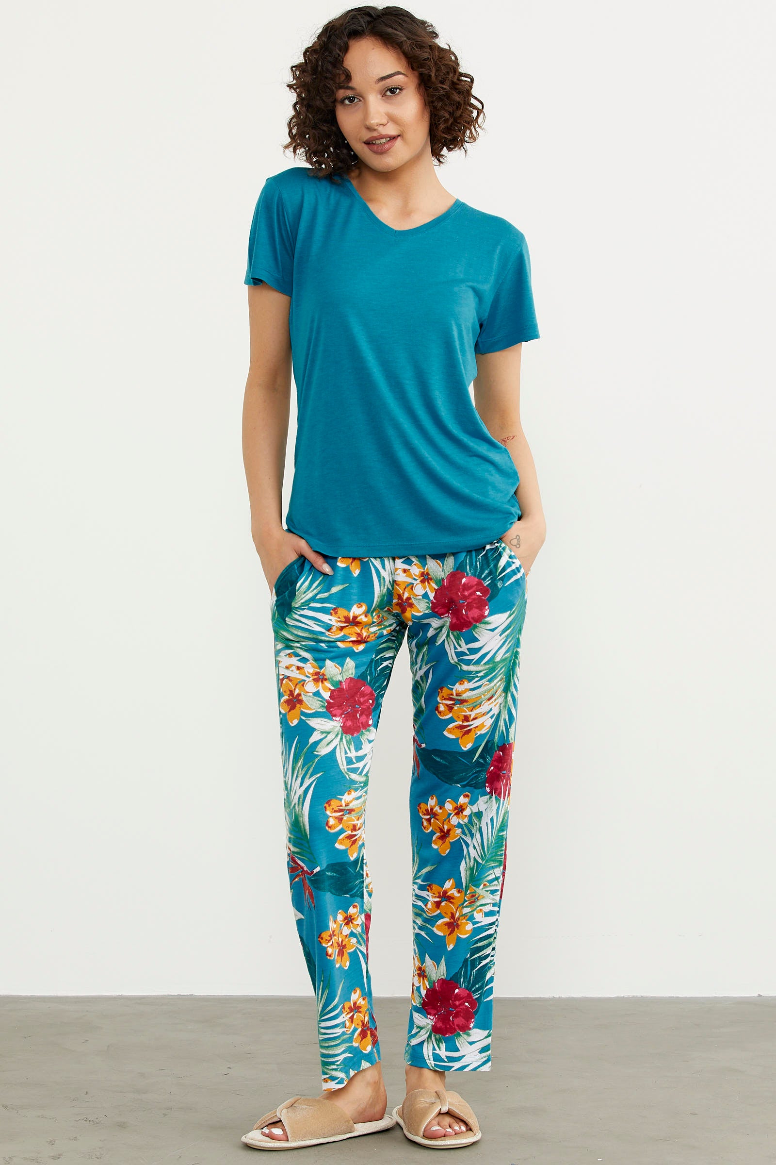 Çiçek Desenli V Yaka Pijama Takım - Yeşil (1) Sementa