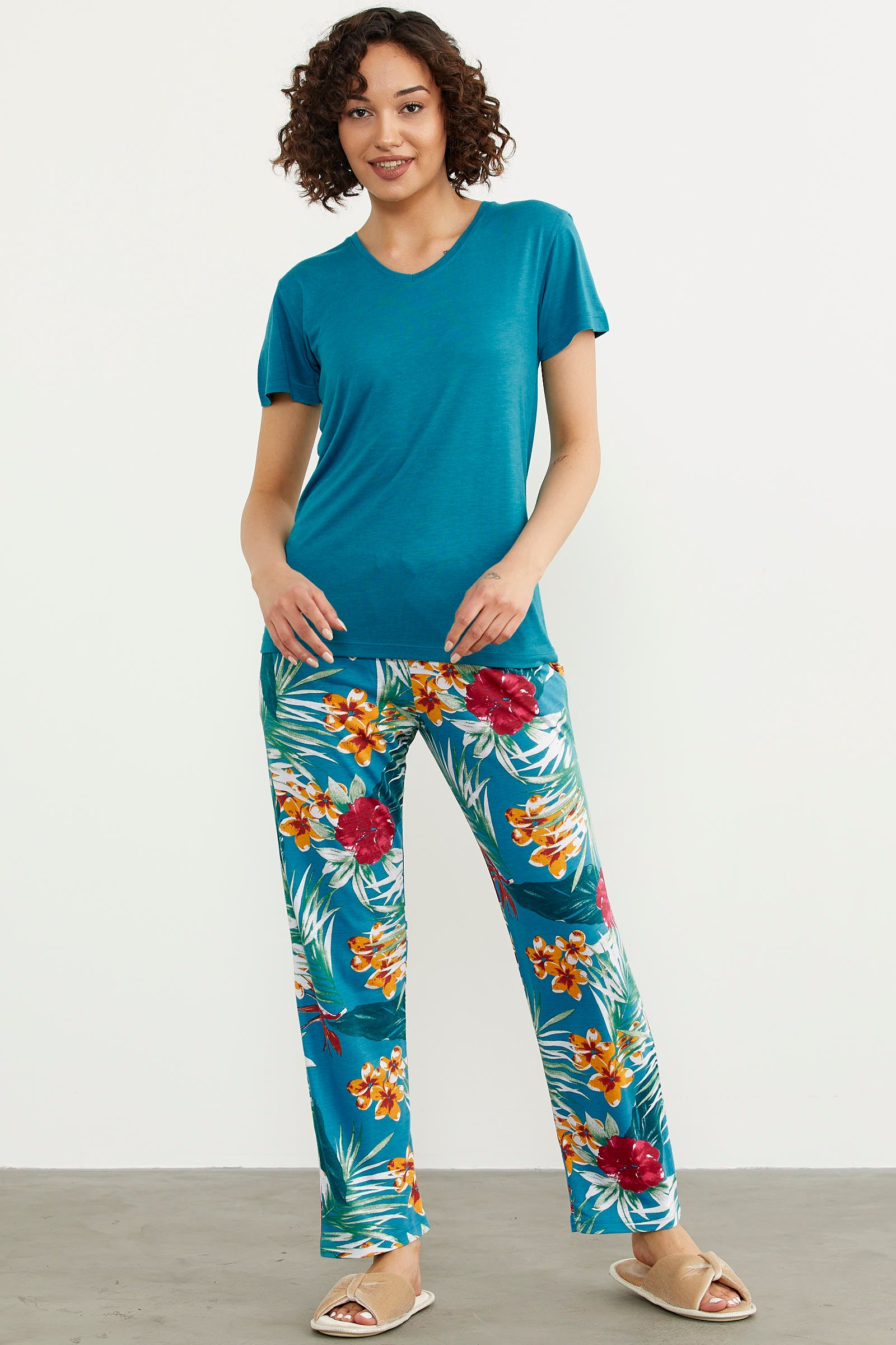 Çiçek Desenli V Yaka Pijama Takım - Yeşil (2) Sementa