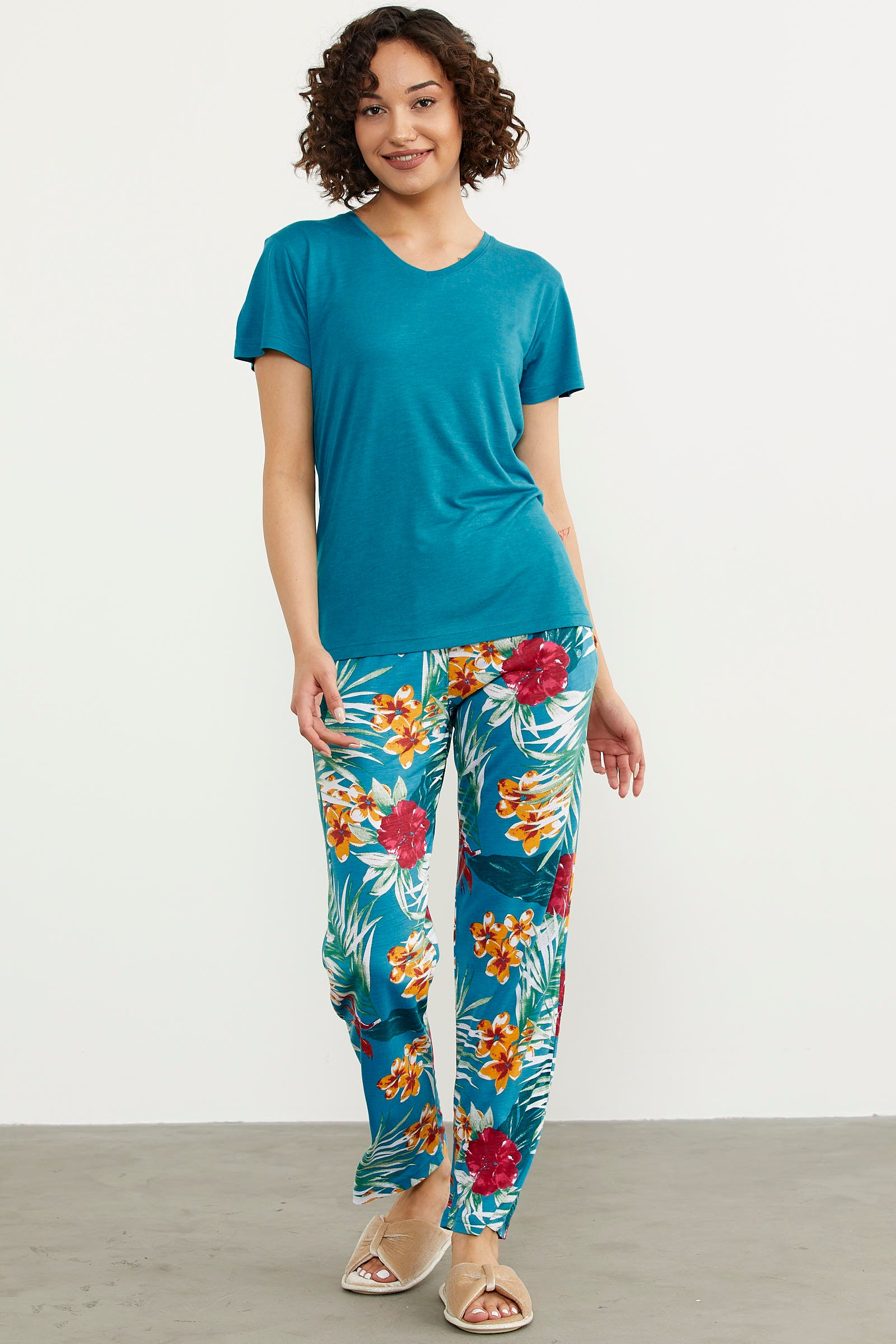 Çiçek Desenli V Yaka Pijama Takım - Yeşil (3) Sementa