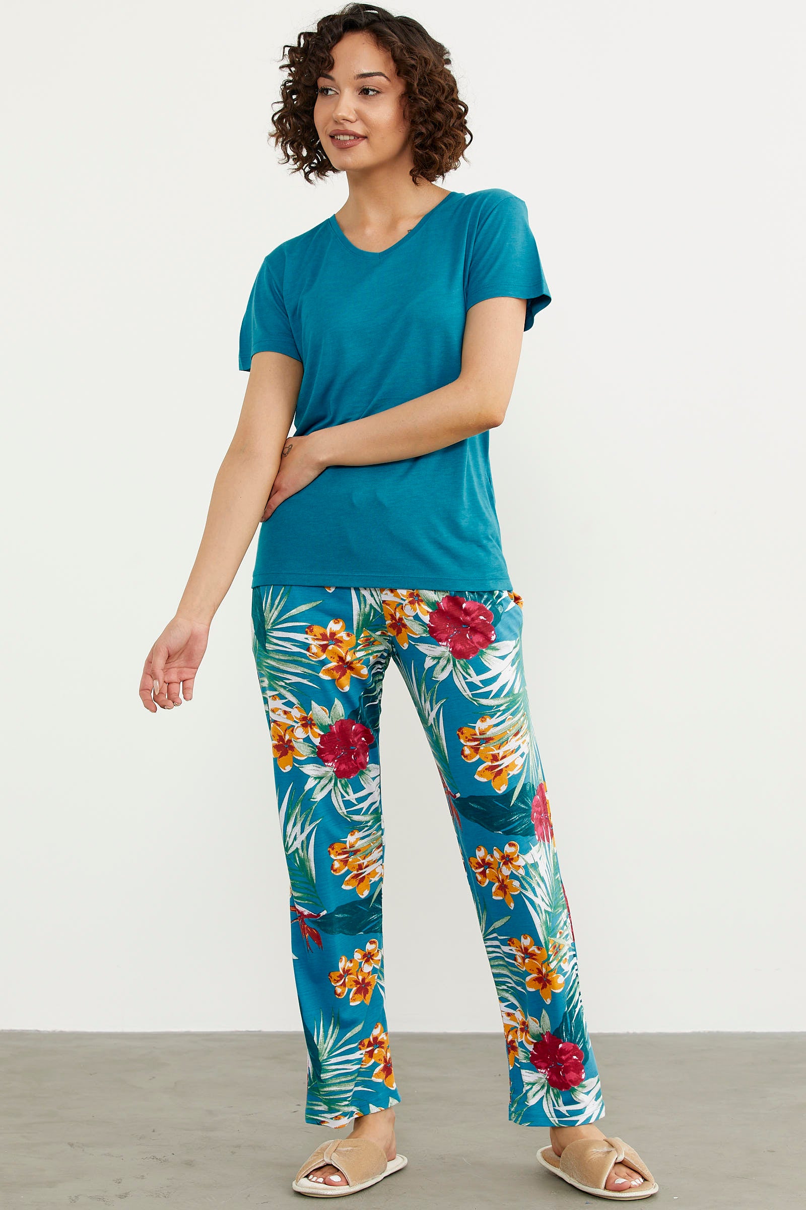 Çiçek Desenli V Yaka Pijama Takım - Yeşil (4) Sementa