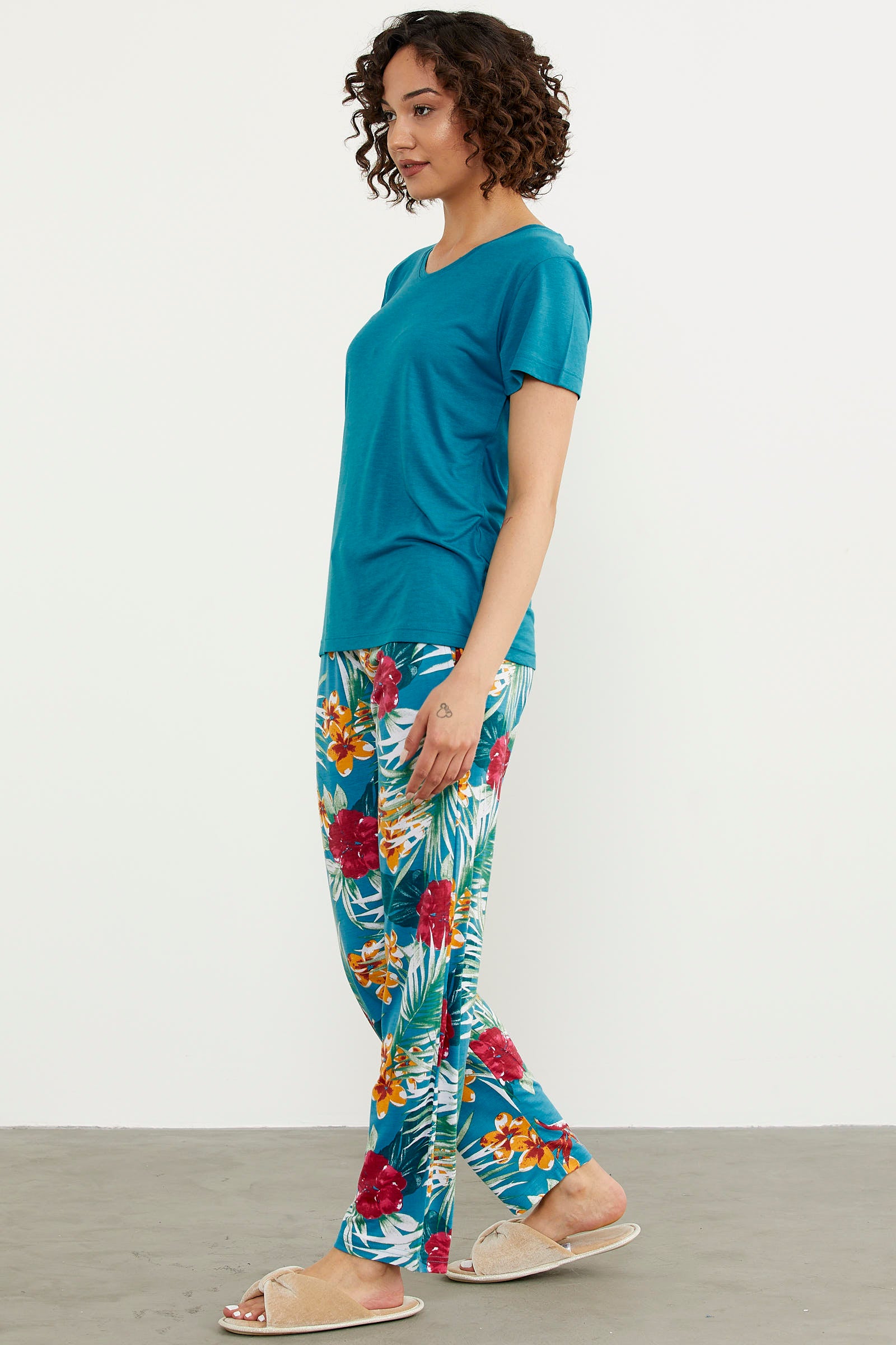 Çiçek Desenli V Yaka Pijama Takım - Yeşil (5) Sementa