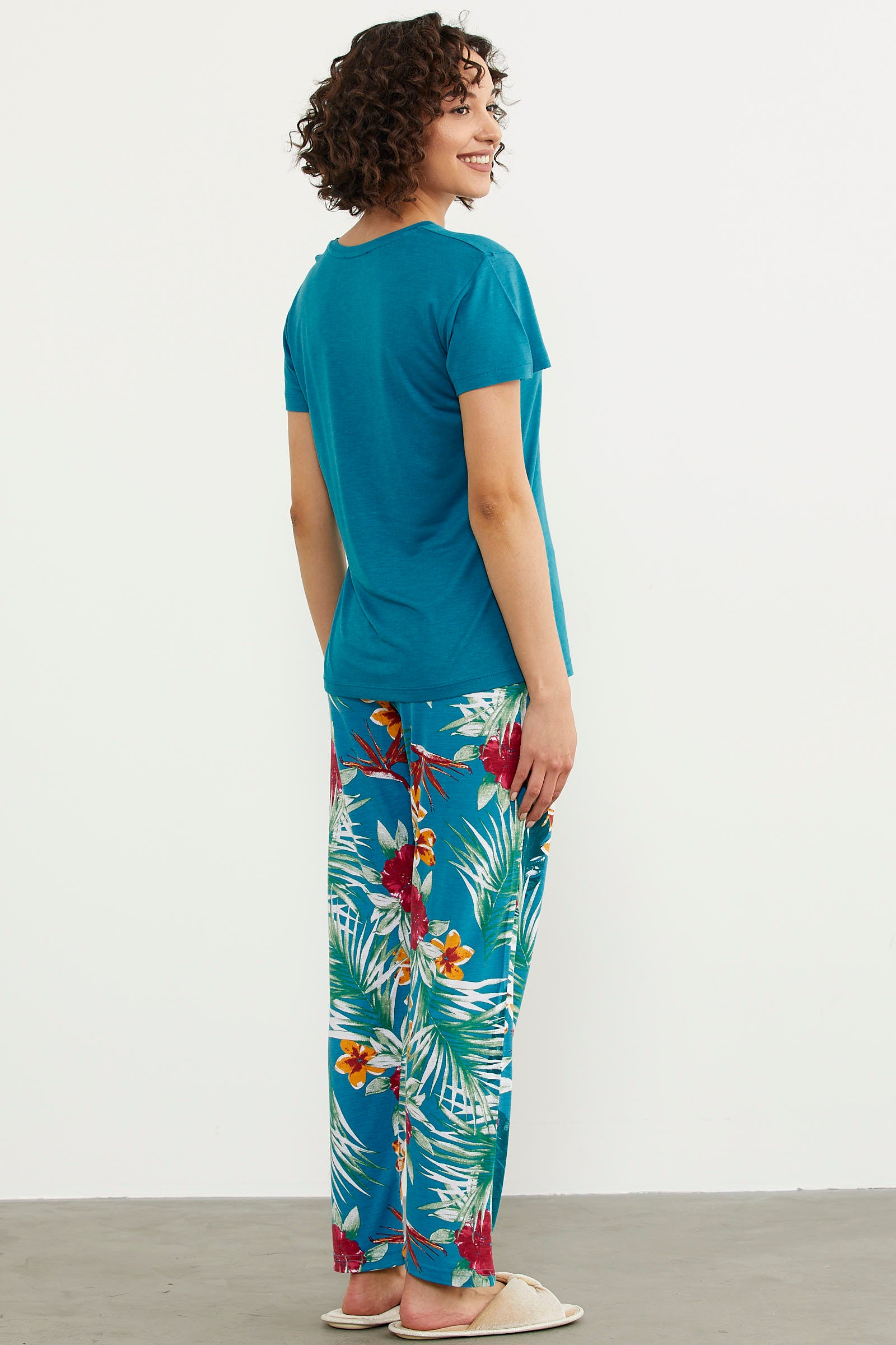 Çiçek Desenli V Yaka Pijama Takım - Yeşil (7) Sementa