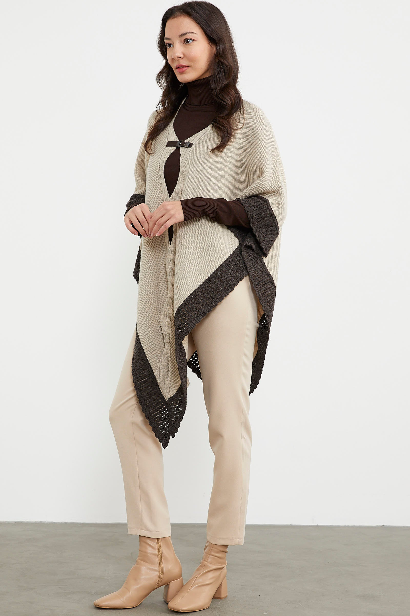 Çift Renk Aksesuarlı Triko Panço - Bej (3) Sementa