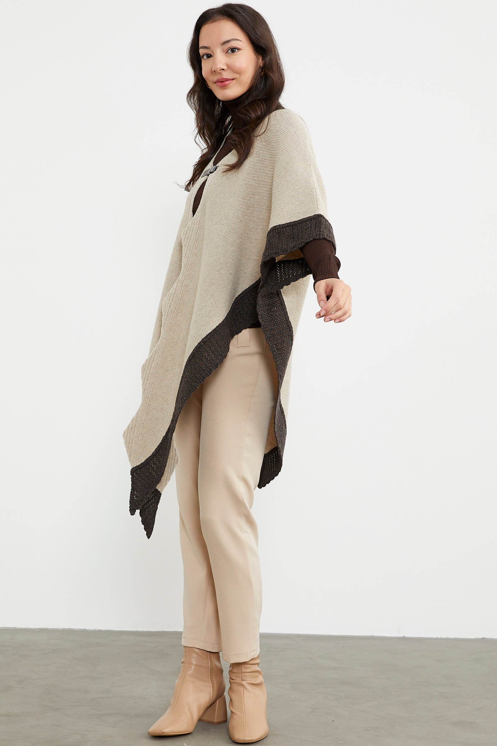 Çift Renk Aksesuarlı Triko Panço - Bej (4) Sementa