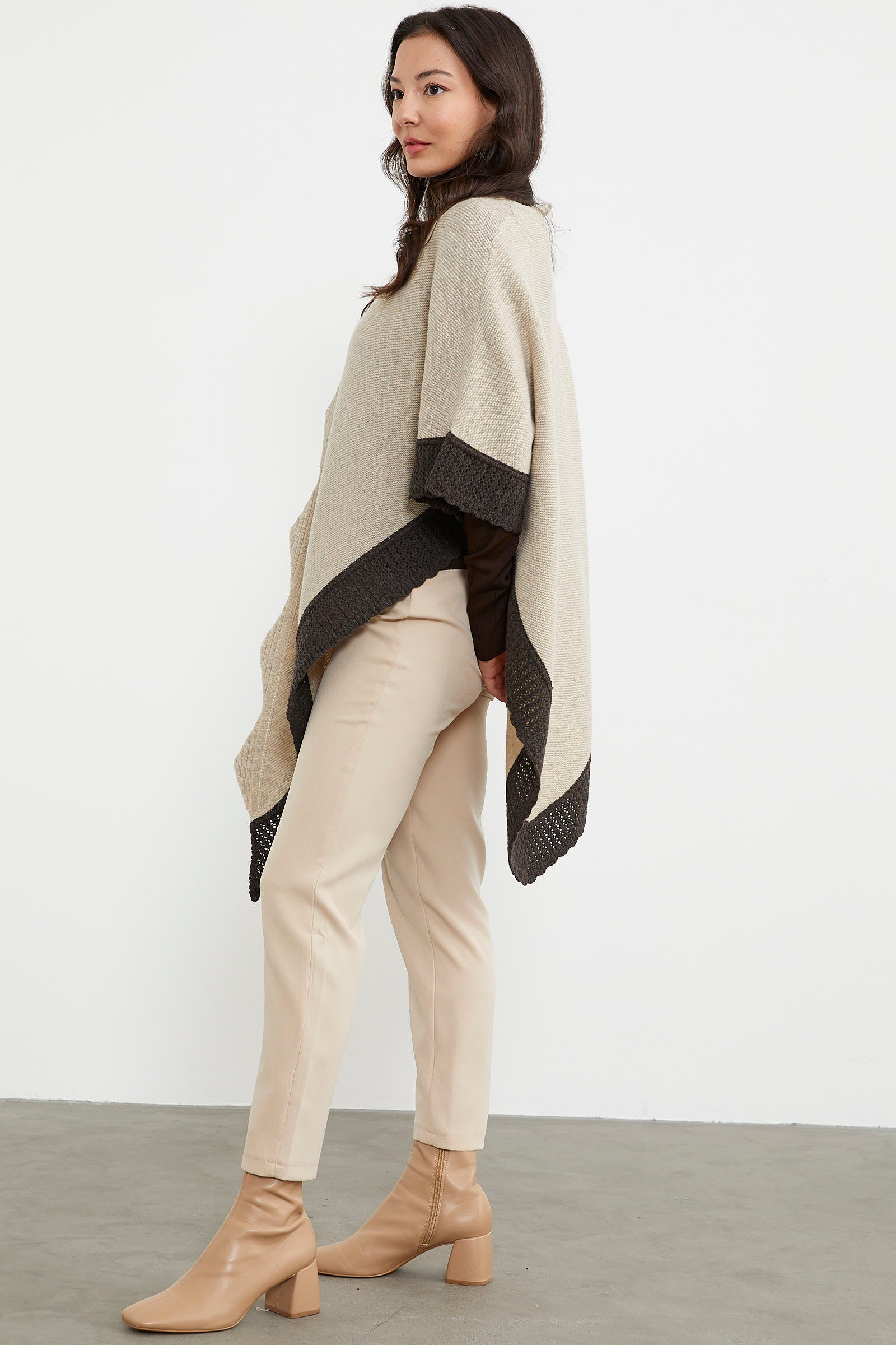 Çift Renk Aksesuarlı Triko Panço - Bej (5) Sementa