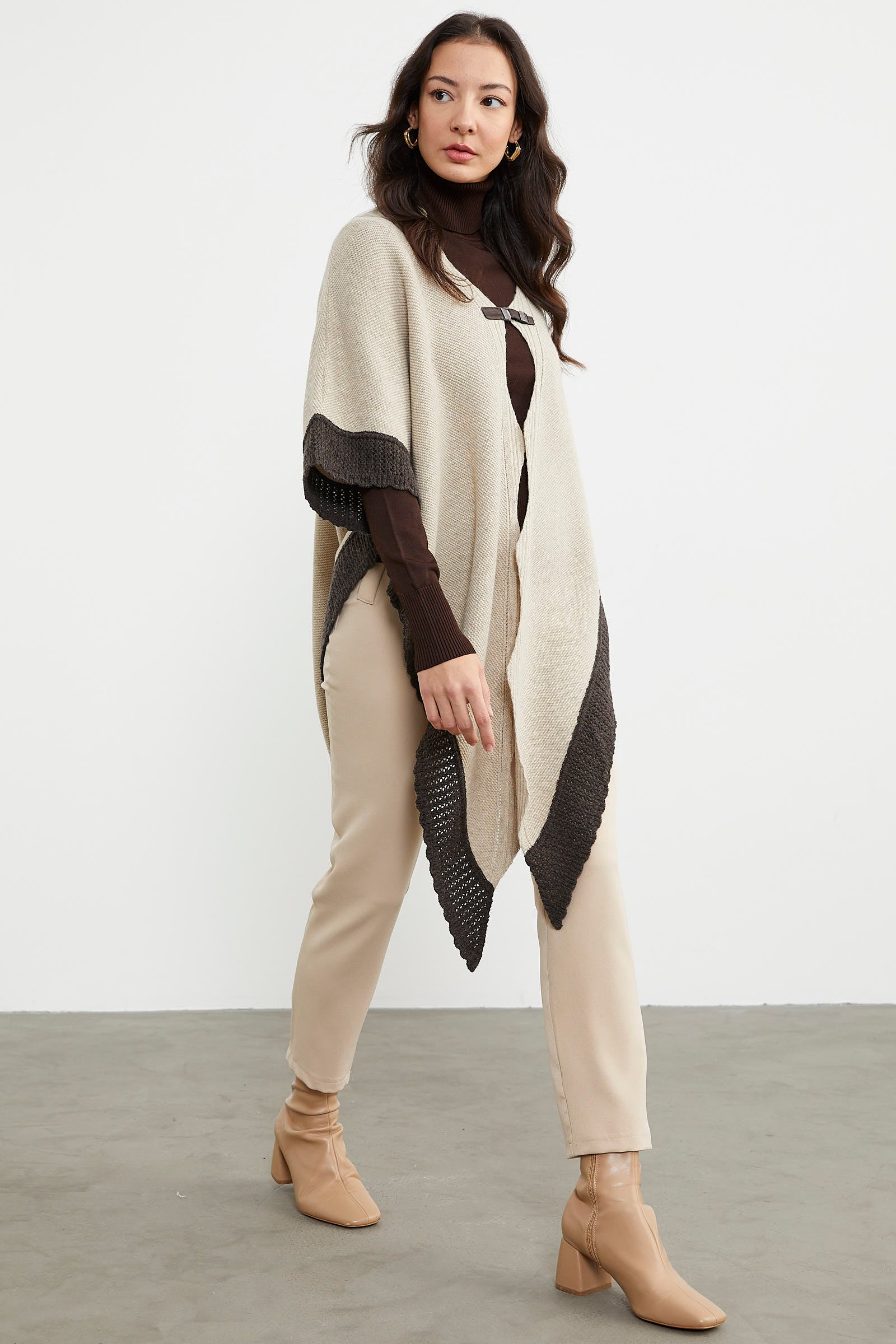 Çift Renk Aksesuarlı Triko Panço - Bej (6) Sementa