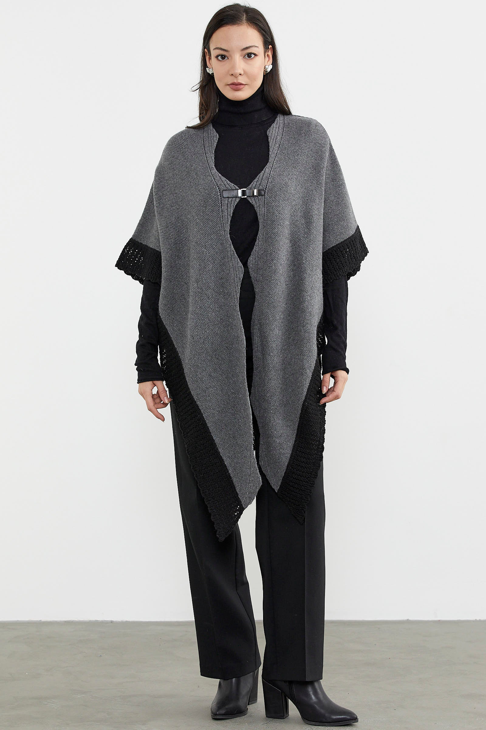 Çift Renk Aksesuarlı Triko Panço - Koyu Gri (1) Sementa