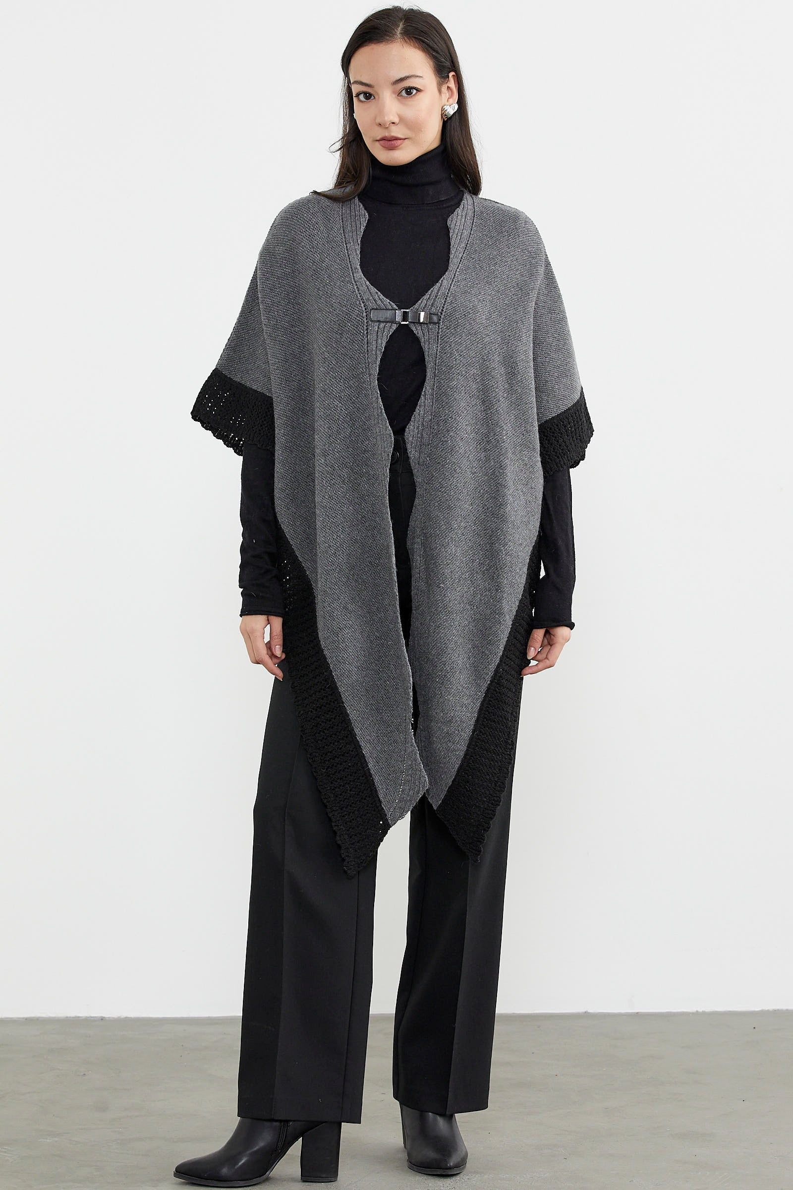 Çift Renk Aksesuarlı Triko Panço - Koyu Gri (2) Sementa