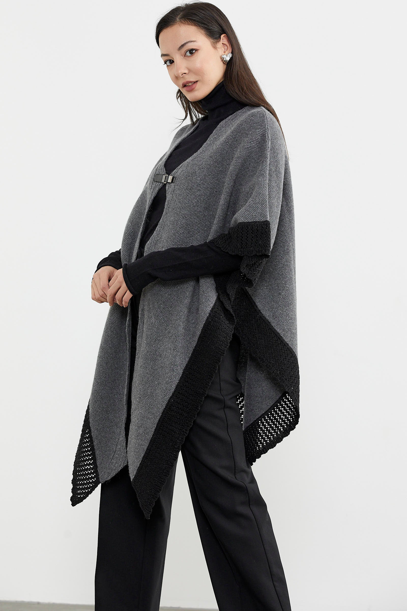 Çift Renk Aksesuarlı Triko Panço - Koyu Gri (4) Sementa