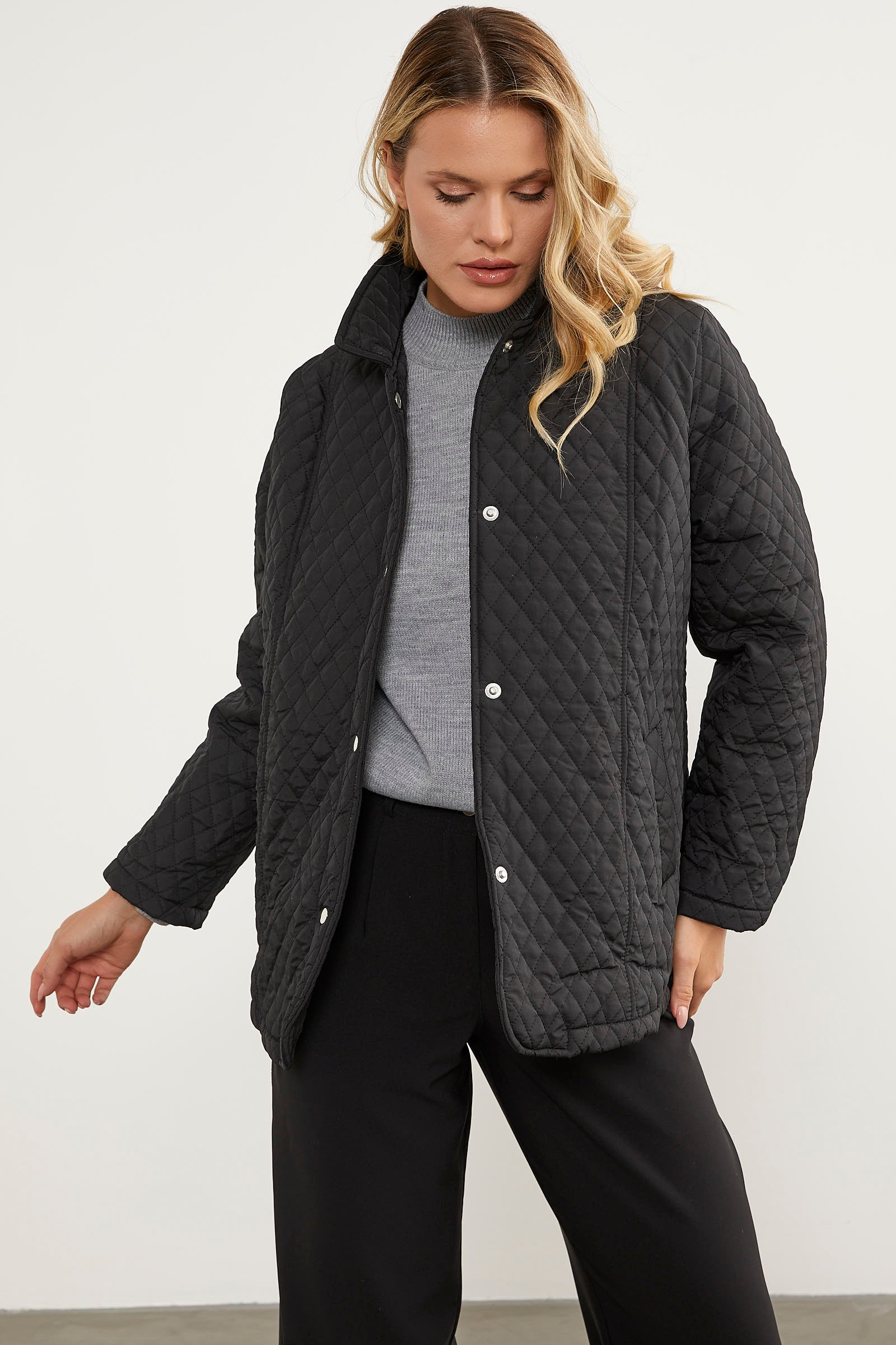 Çıt Çıtlı Gömlek Yaka Kapitone Mont - Siyah (5) Sementa