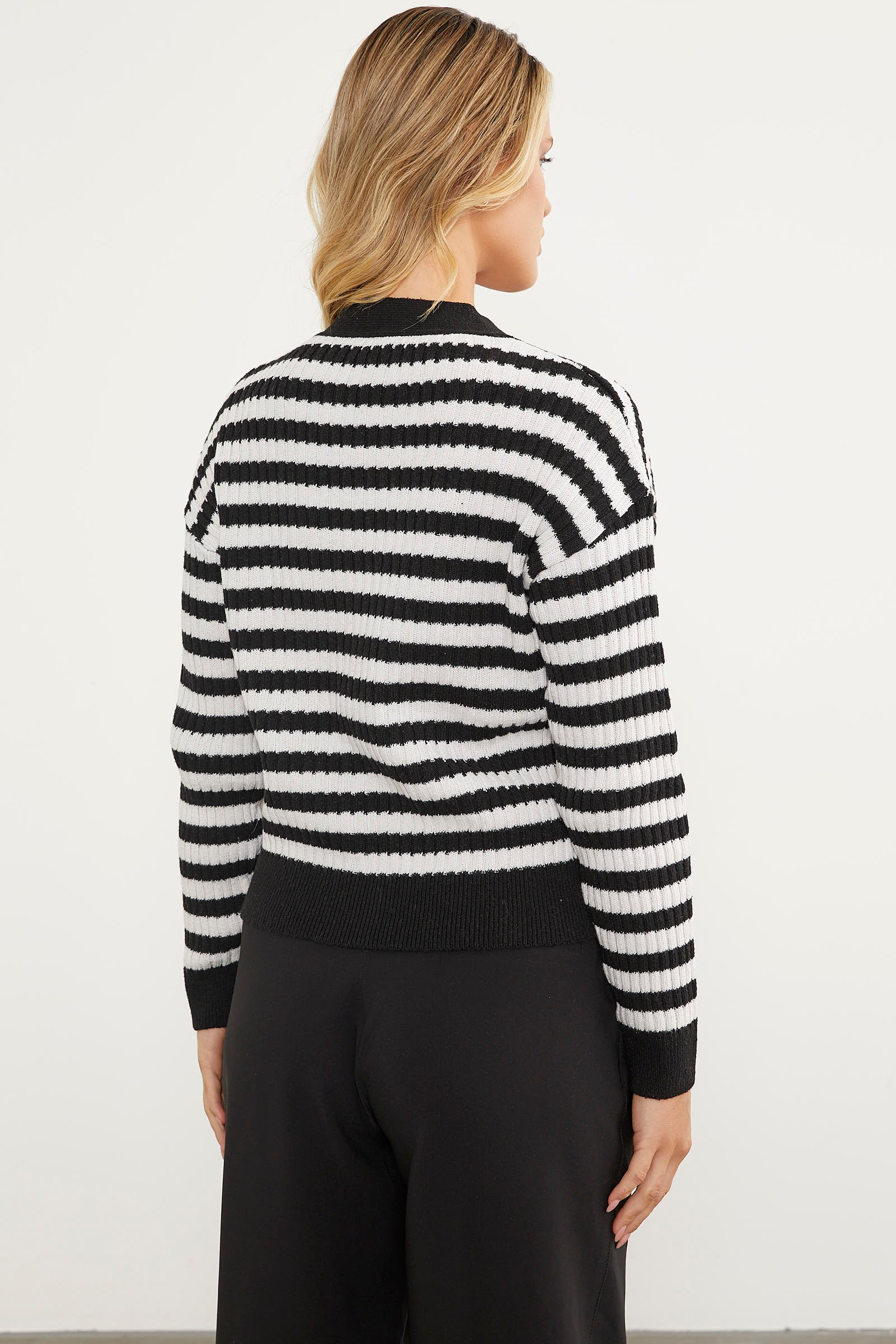 Çizgili Cep Detaylı Triko Hırka - Siyah (5) Sementa