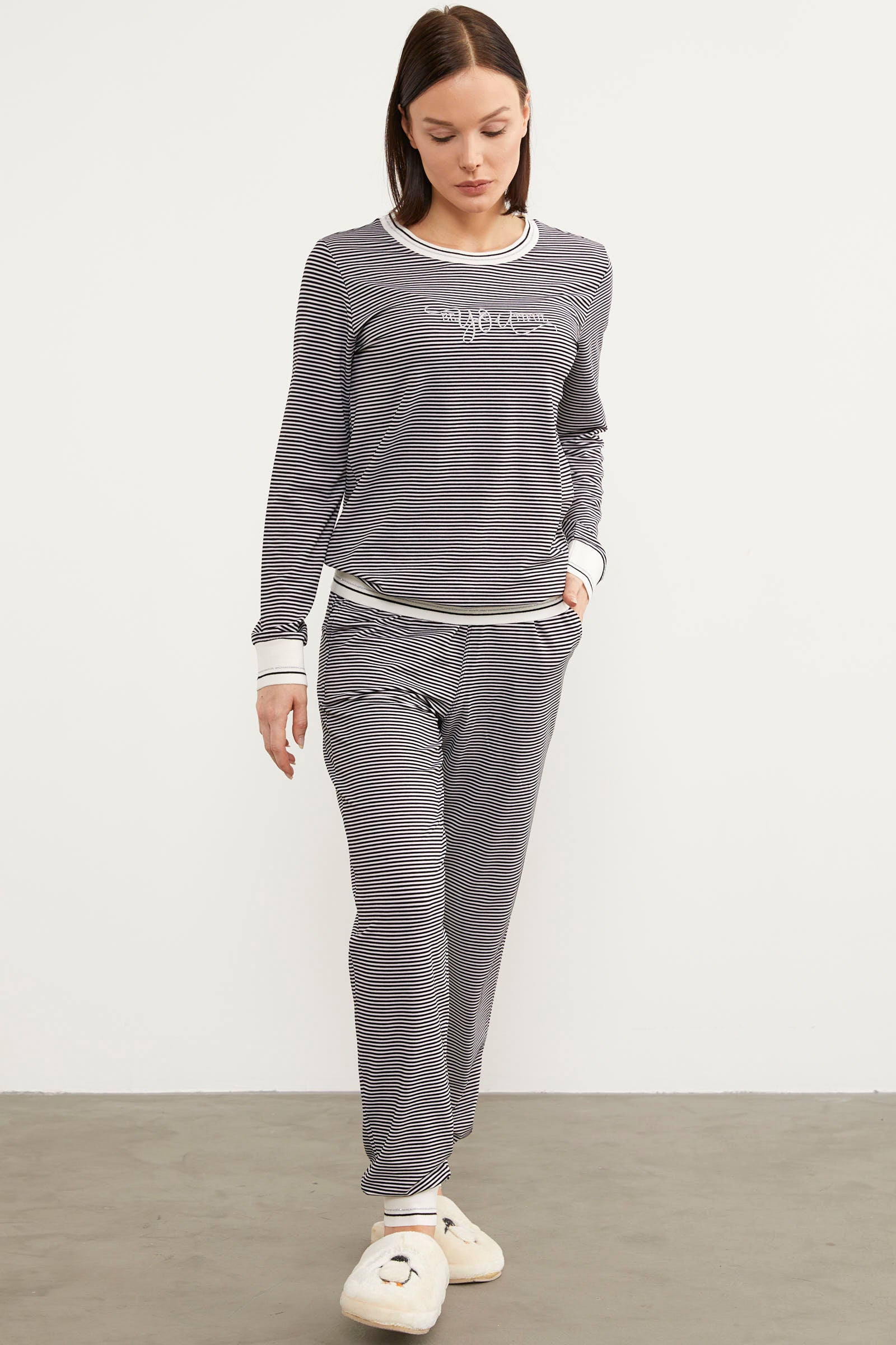 Çizgili Sıfır Yaka Pijama Takım - Siyah (3) Sementa