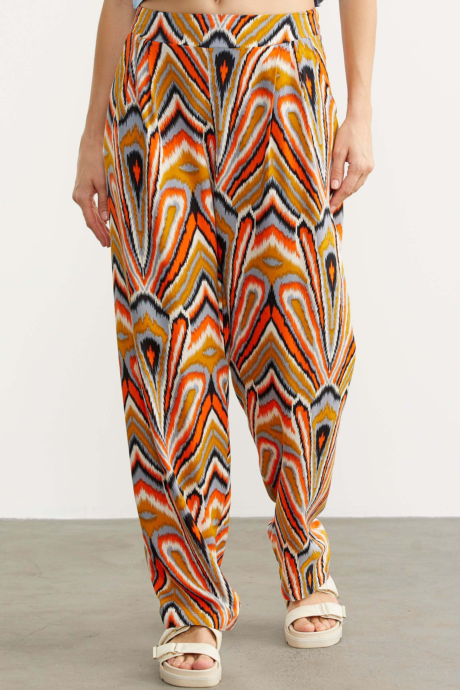 Desenli Viskon Dökümlü Pantolon - Turuncu (3) Sementa