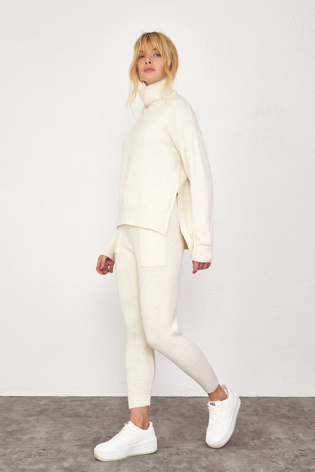 Dik Yakalı Kadın Triko Kazak - Kemik (2) Sementa