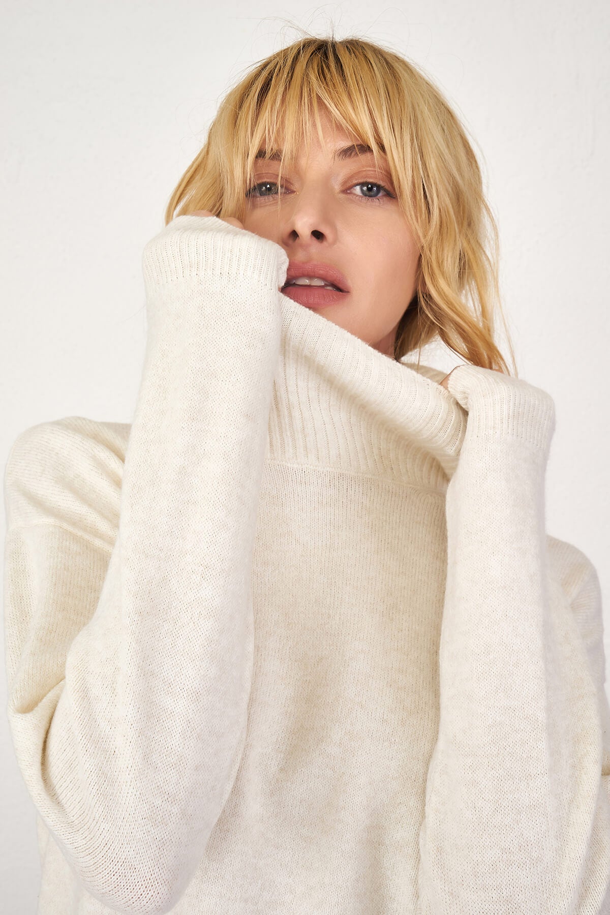 Dik Yakalı Kadın Triko Kazak - Kemik (3) Sementa