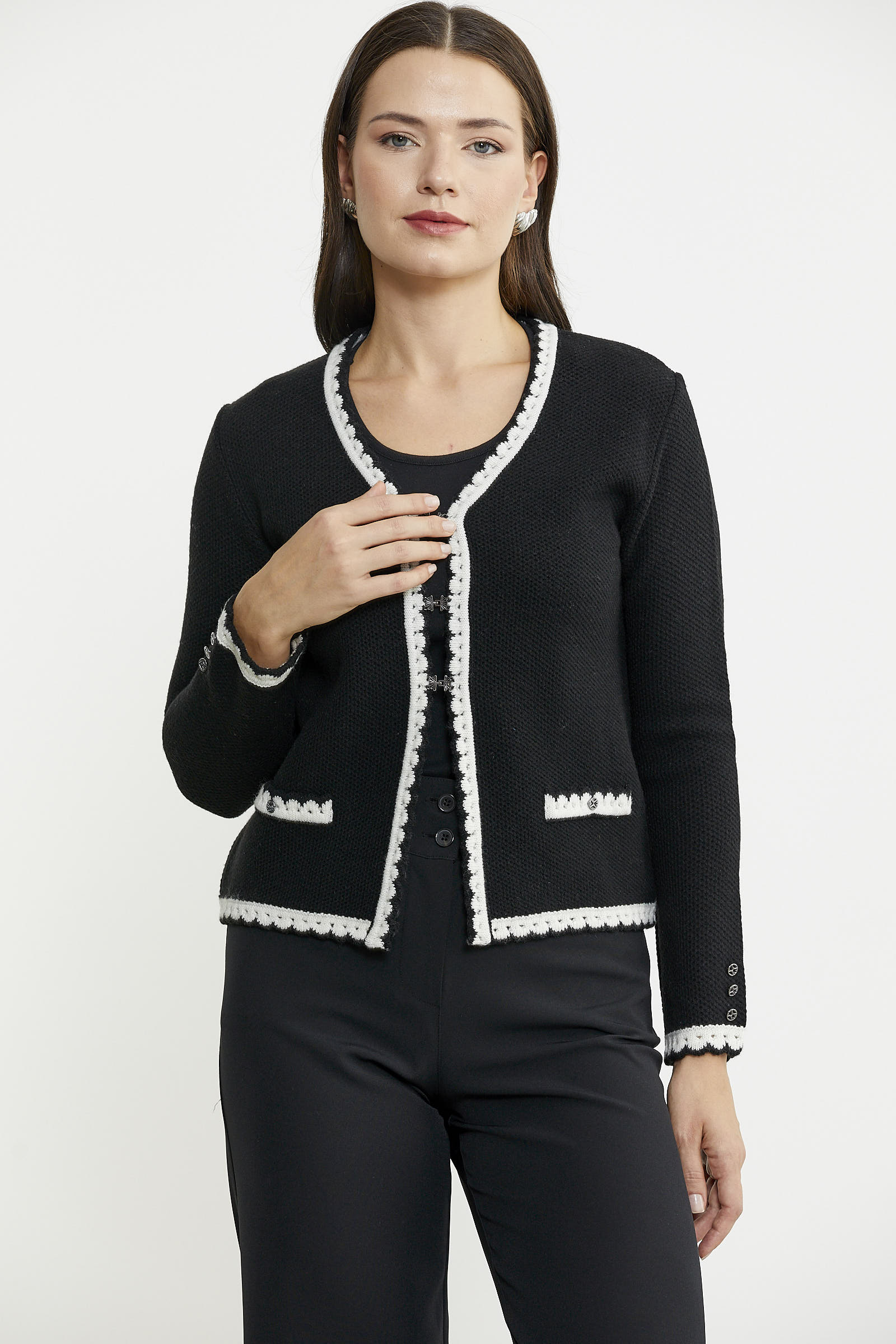 Dilimli Yaka Detaylı Kısa Yün Triko Hırka - Siyah - Sementa