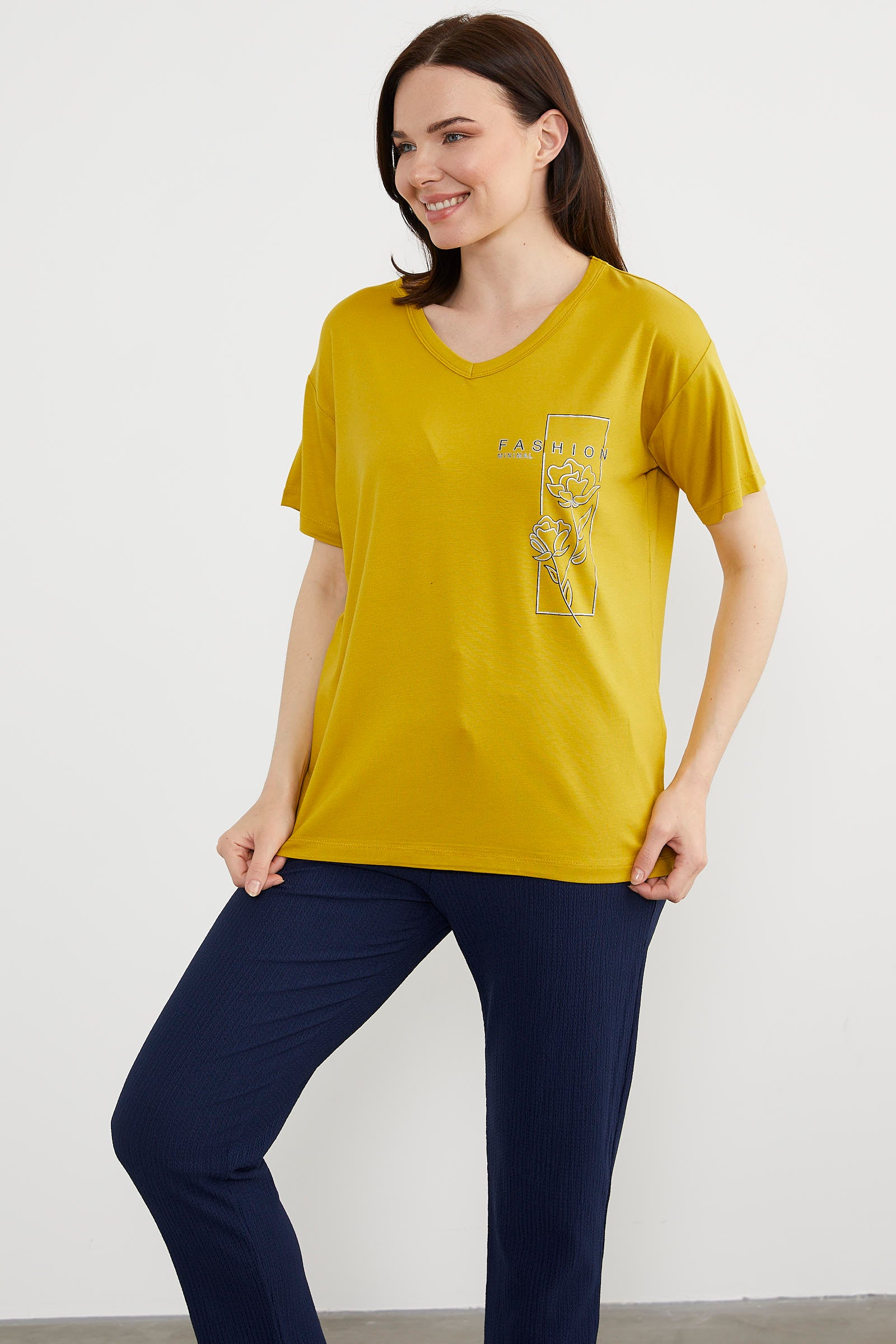 Dökümlü V Yaka Baskılı Tişört - Hardal (2) Sementa