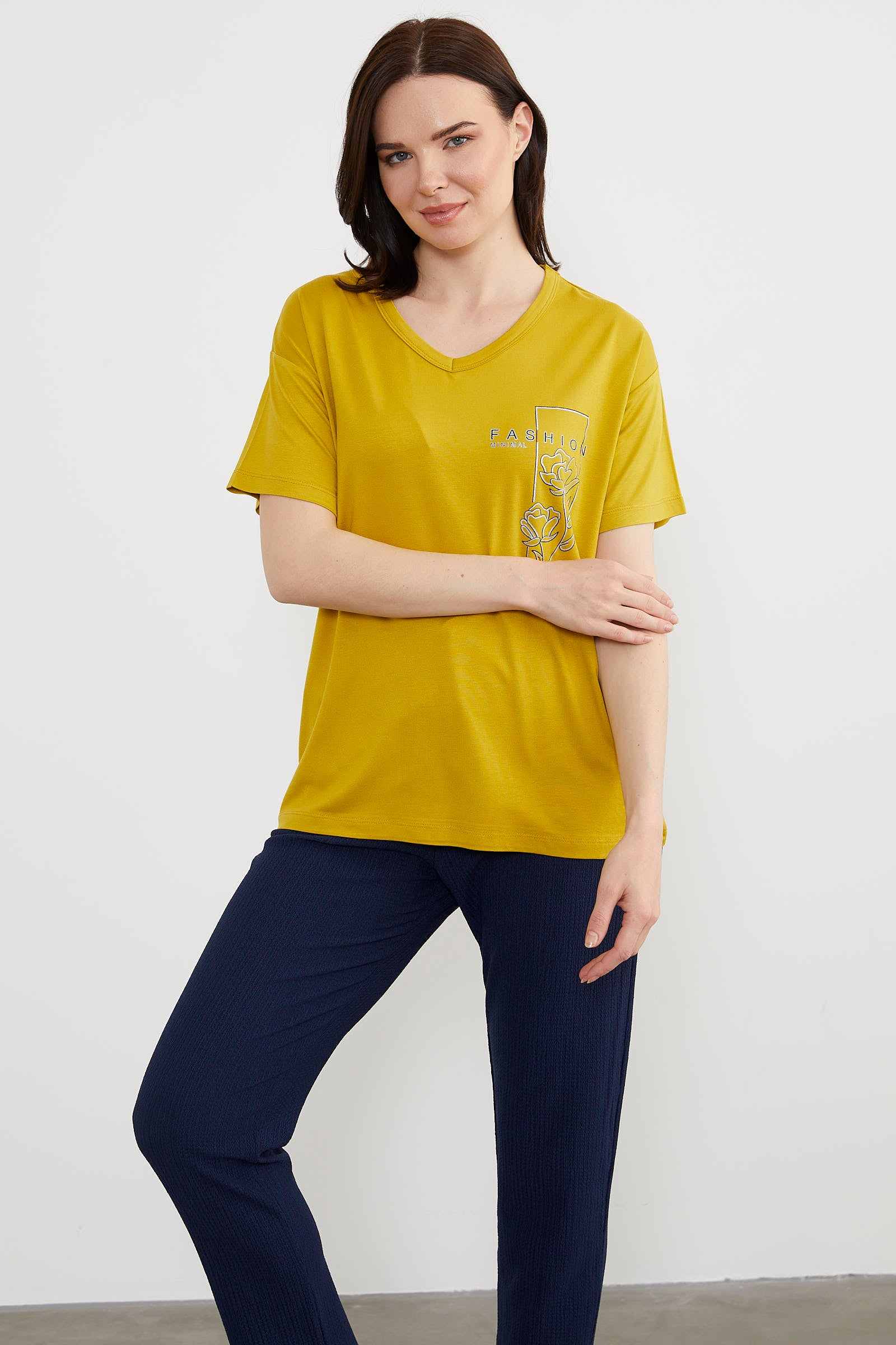 Dökümlü V Yaka Baskılı Tişört - Hardal (3) Sementa