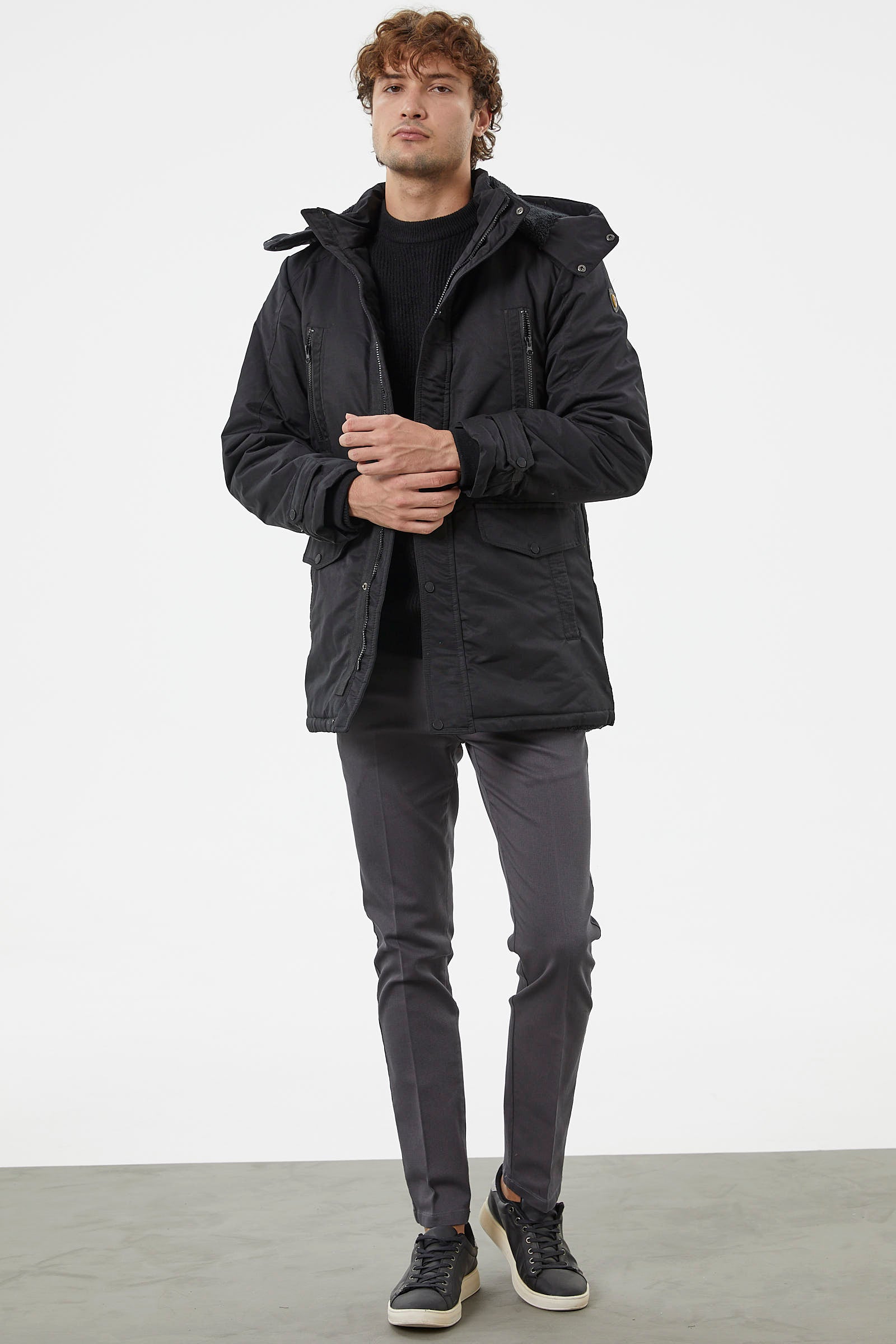 İçi Komple Pelüş Kapüşonlu Mont - Siyah (2) Sementa