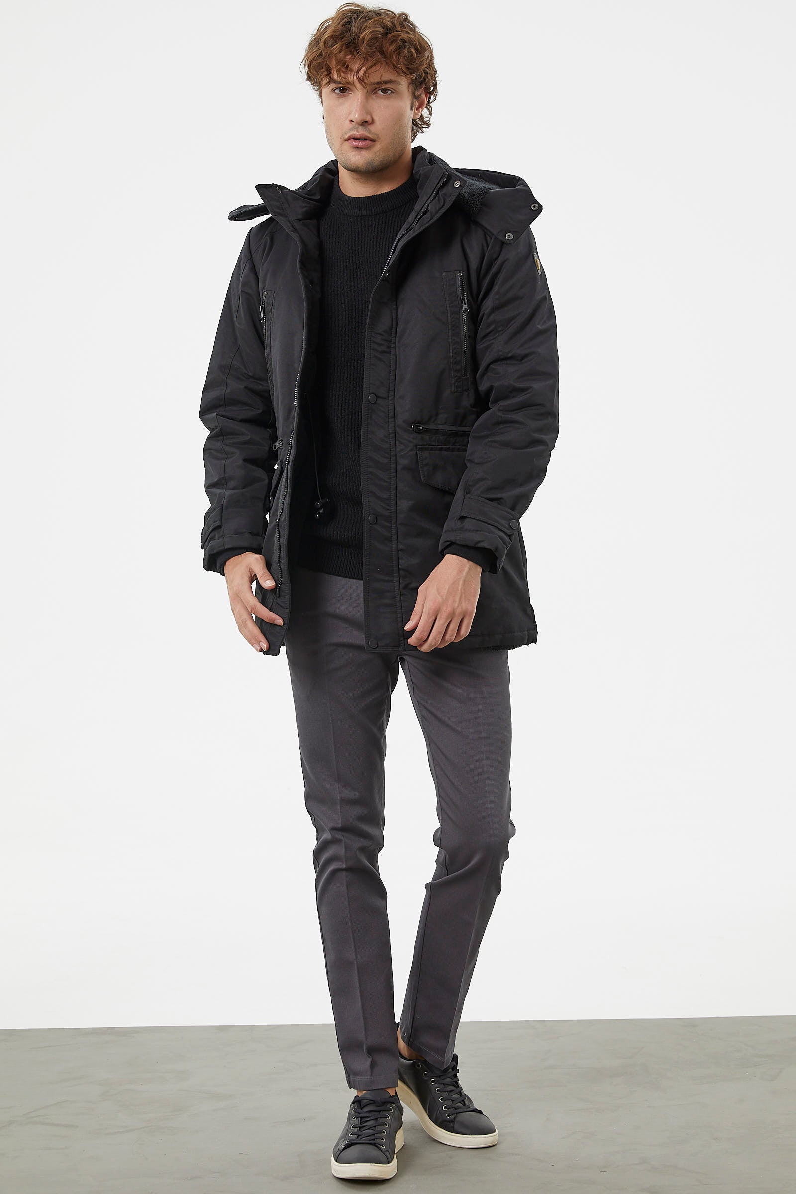 İçi Komple Pelüş Kapüşonlu Mont - Siyah (5) Sementa