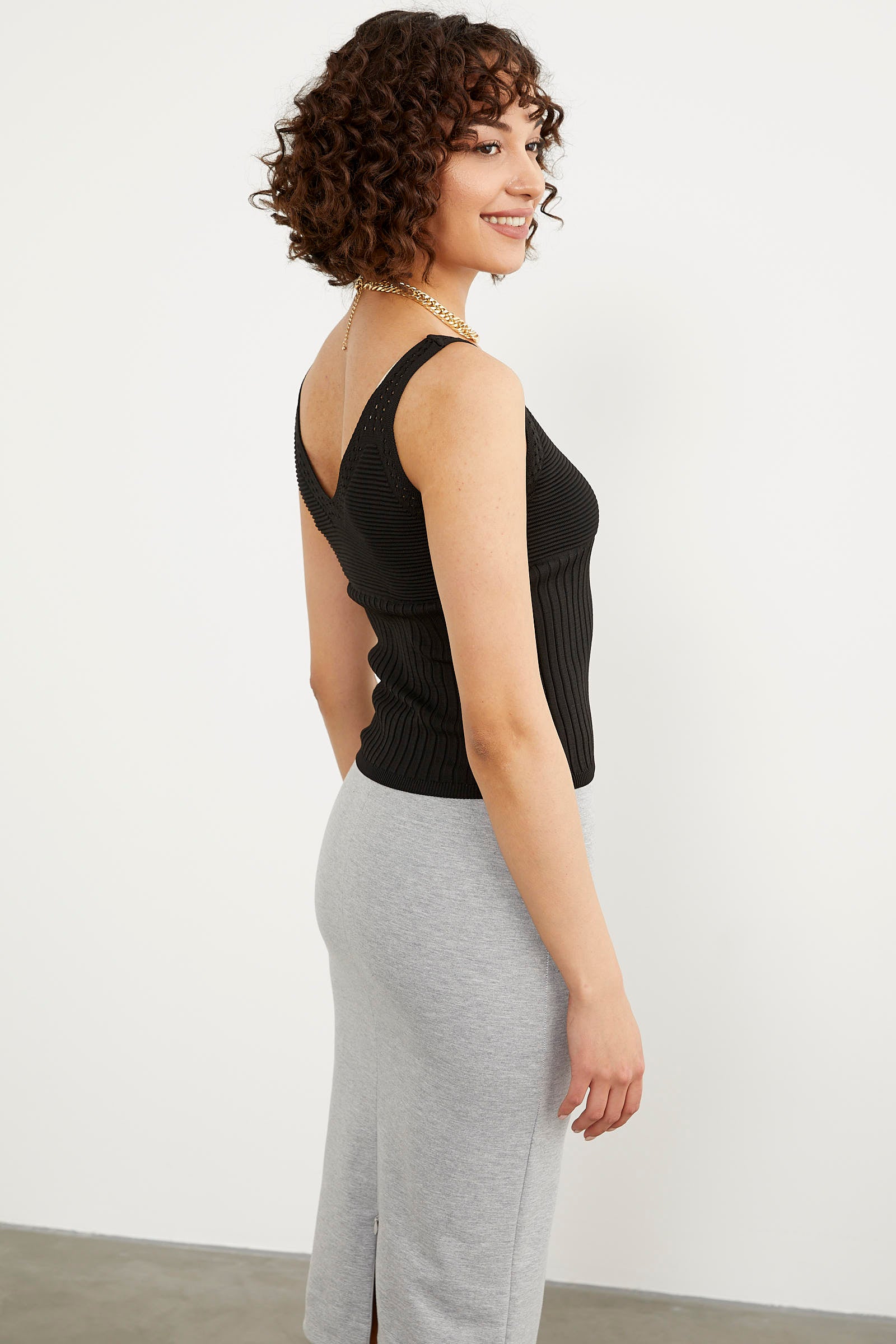 İnce Askılı Örme Detaylı Triko Crop - Siyah (4) Sementa