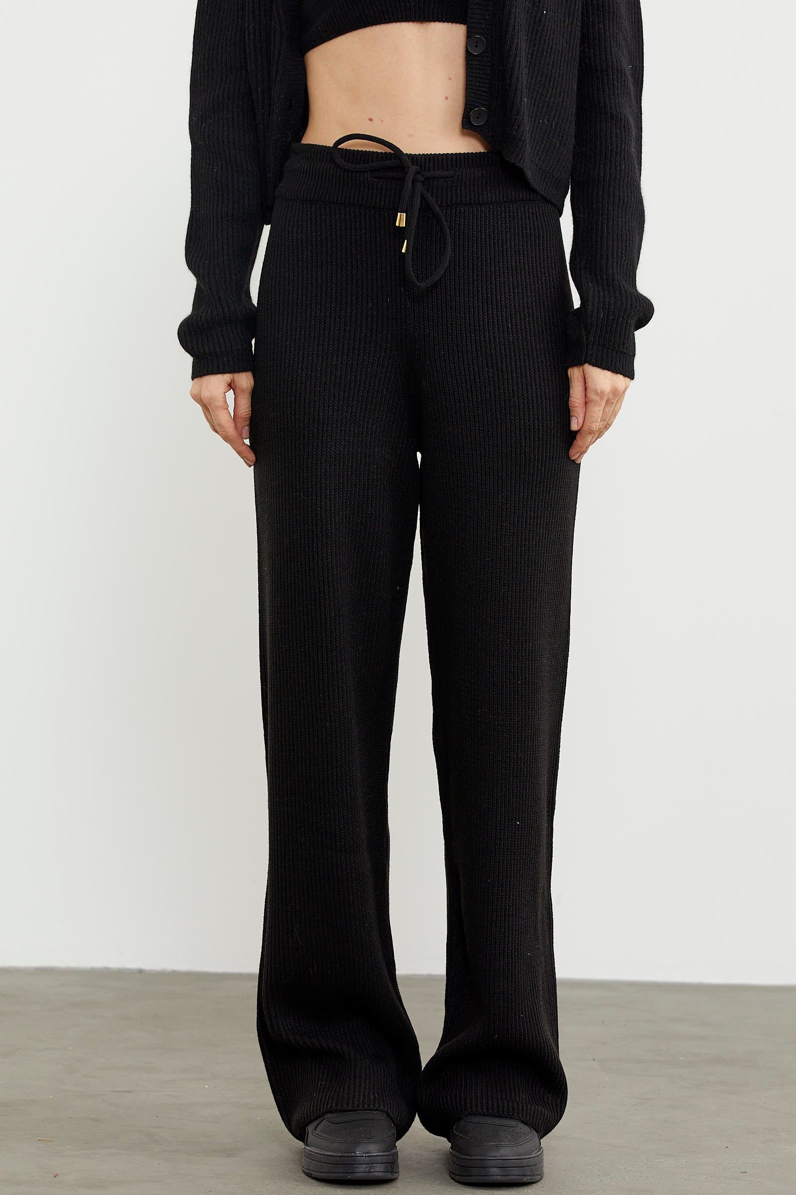 İnce Fitilli Beli Lastikli Triko Pantolon - Siyah (4) Sementa