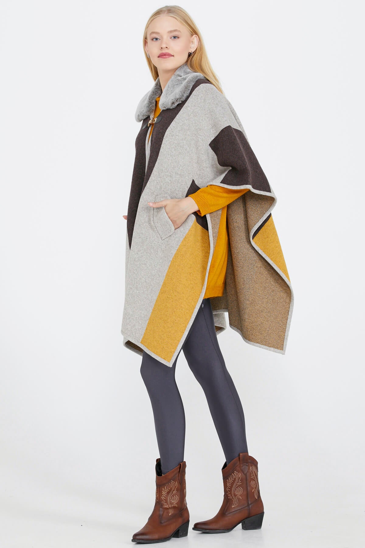 Kadın Yakası Kürklü Triko Panço - Vizon (2) Sementa