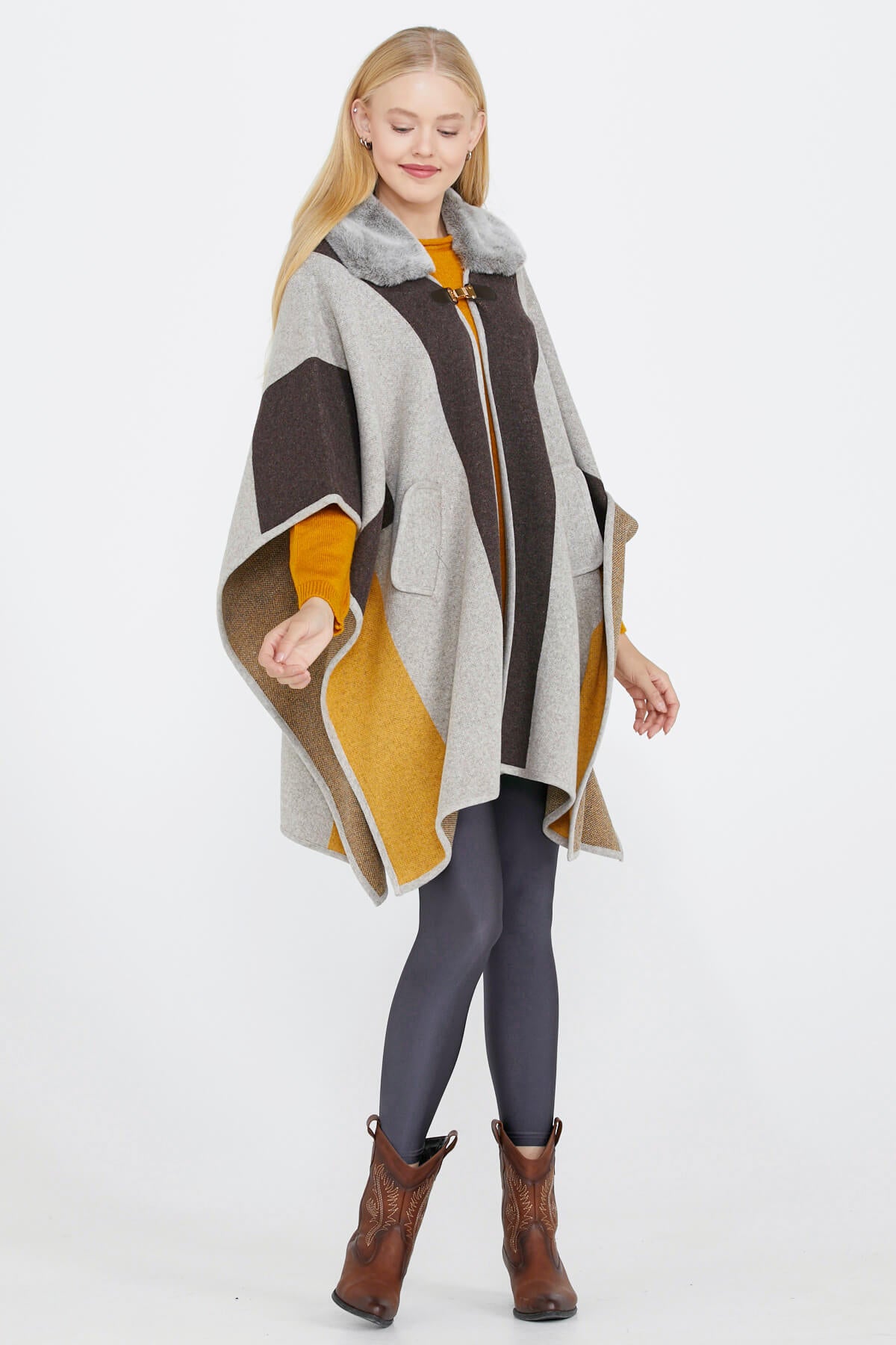 Kadın Yakası Kürklü Triko Panço - Vizon (3) Sementa