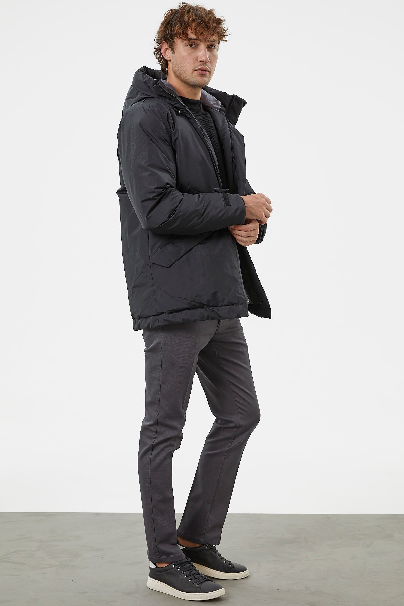 Kapüşonlu Kol Detaylı Şişme Mont - Siyah (5) Sementa