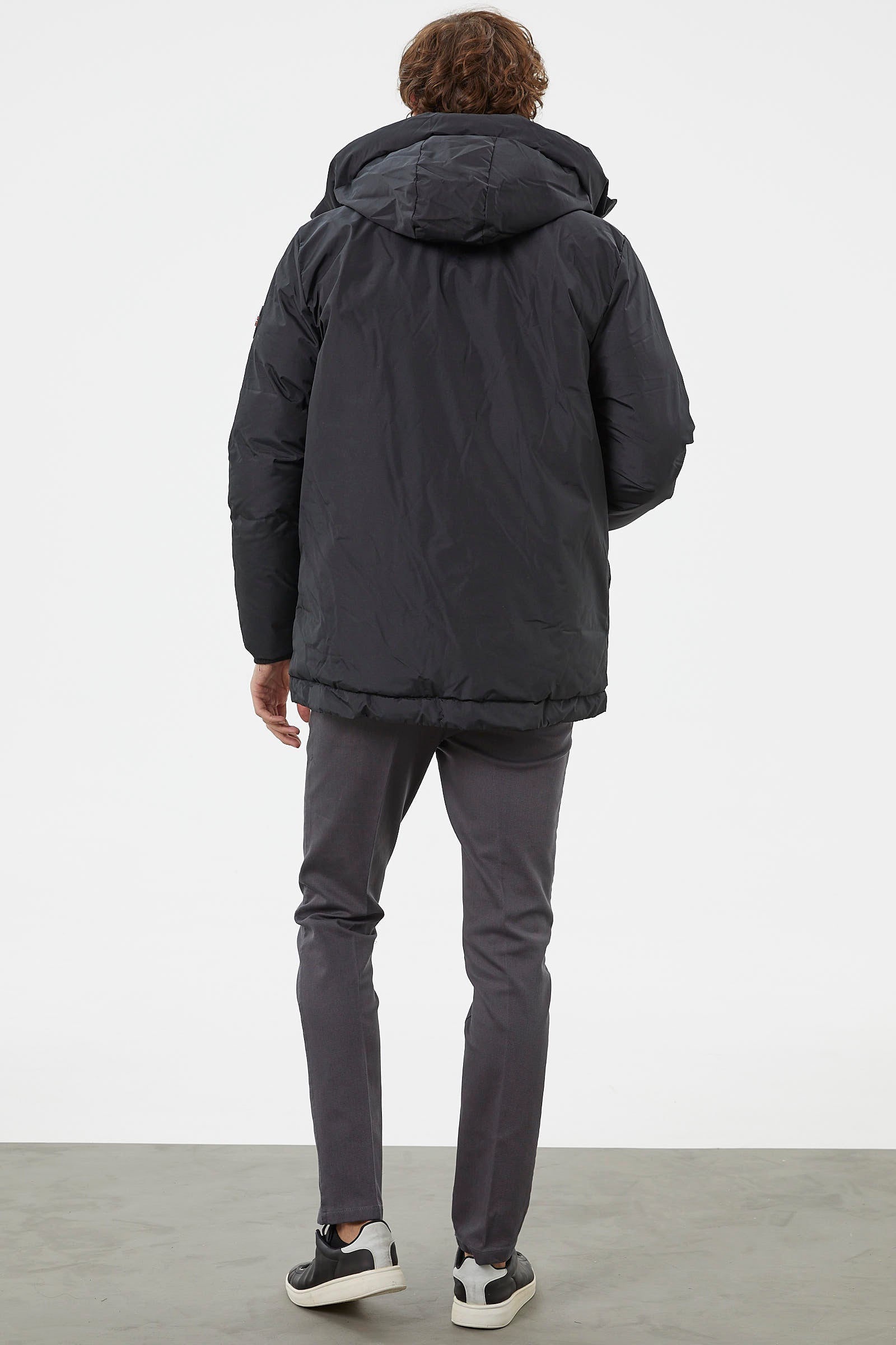 Kapüşonlu Kol Detaylı Şişme Mont - Siyah (7) Sementa