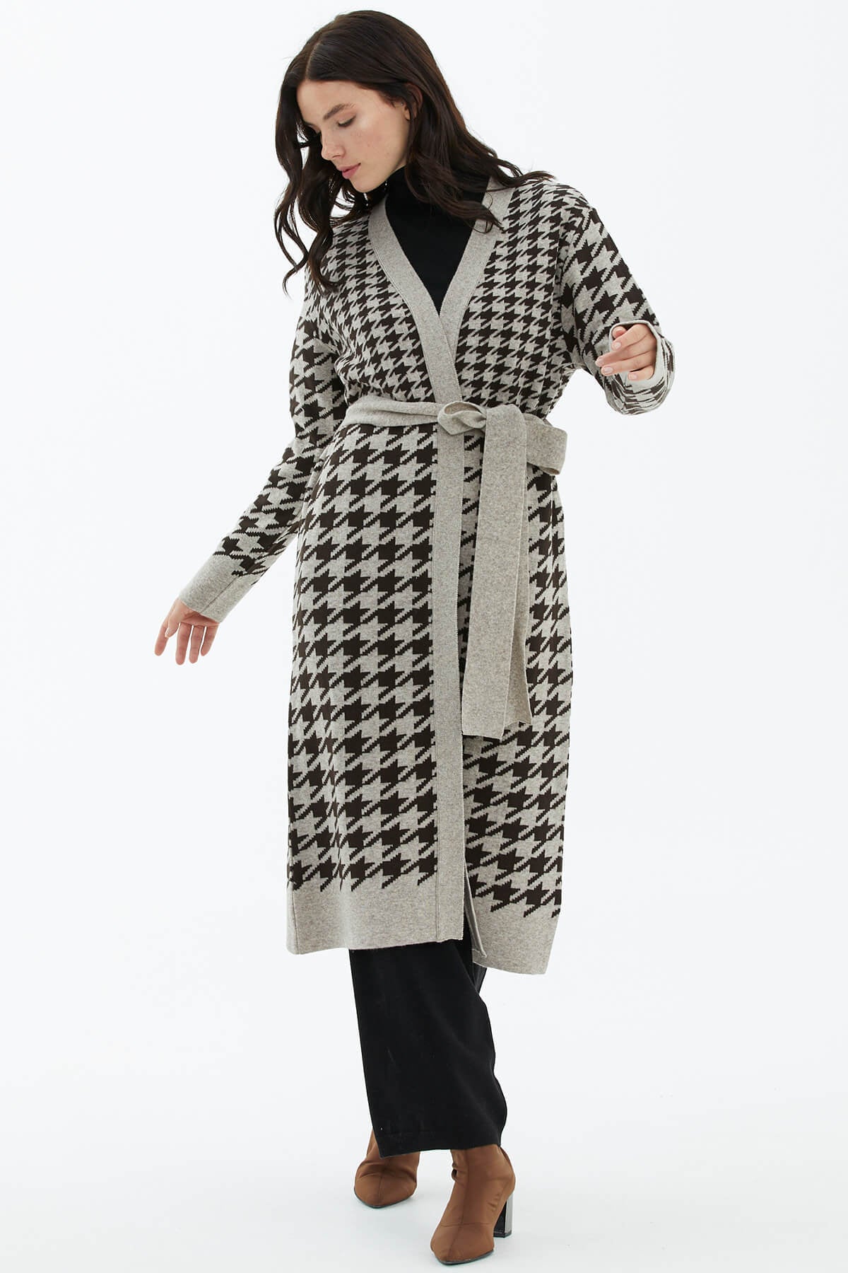 Kazayağı Desenli Uzun Kemerli Triko Hırka - Vizon (4) Sementa