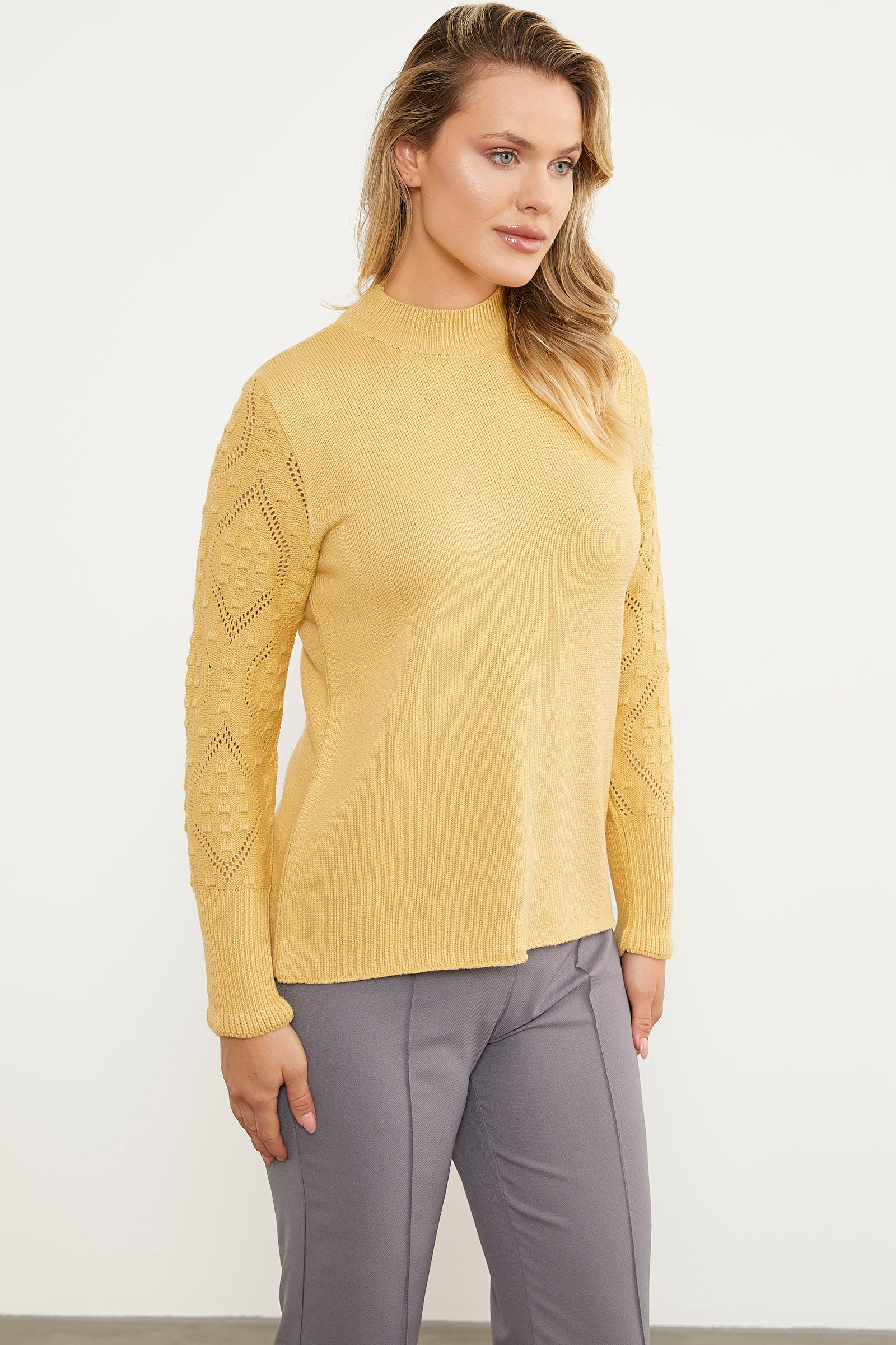 Kolları Motifli Yarım Balıkçı Triko Kazak - Bej (3) Sementa