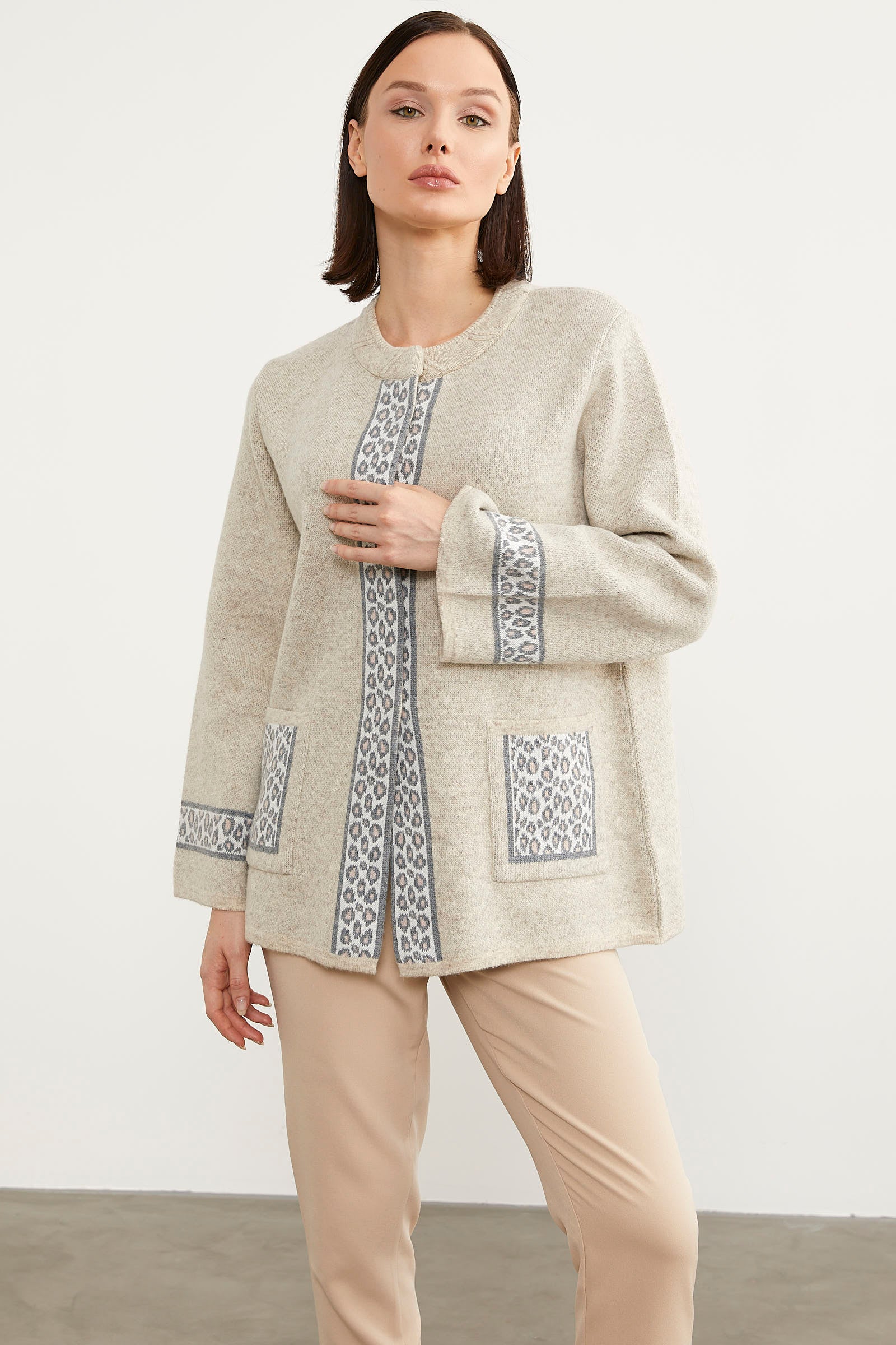 Leopar Detaylı Geniş Kalıp Triko Hırka - Bej (2) Sementa