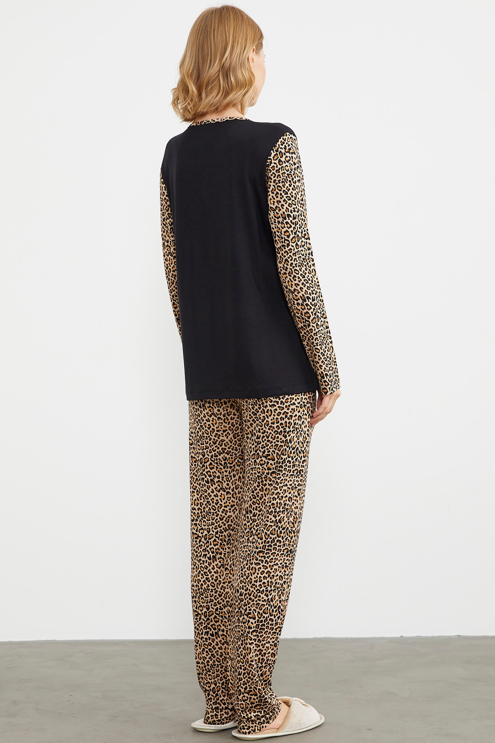 Leopar Düğmeli Yaka Pijama Takım - Siyah (7) Sementa