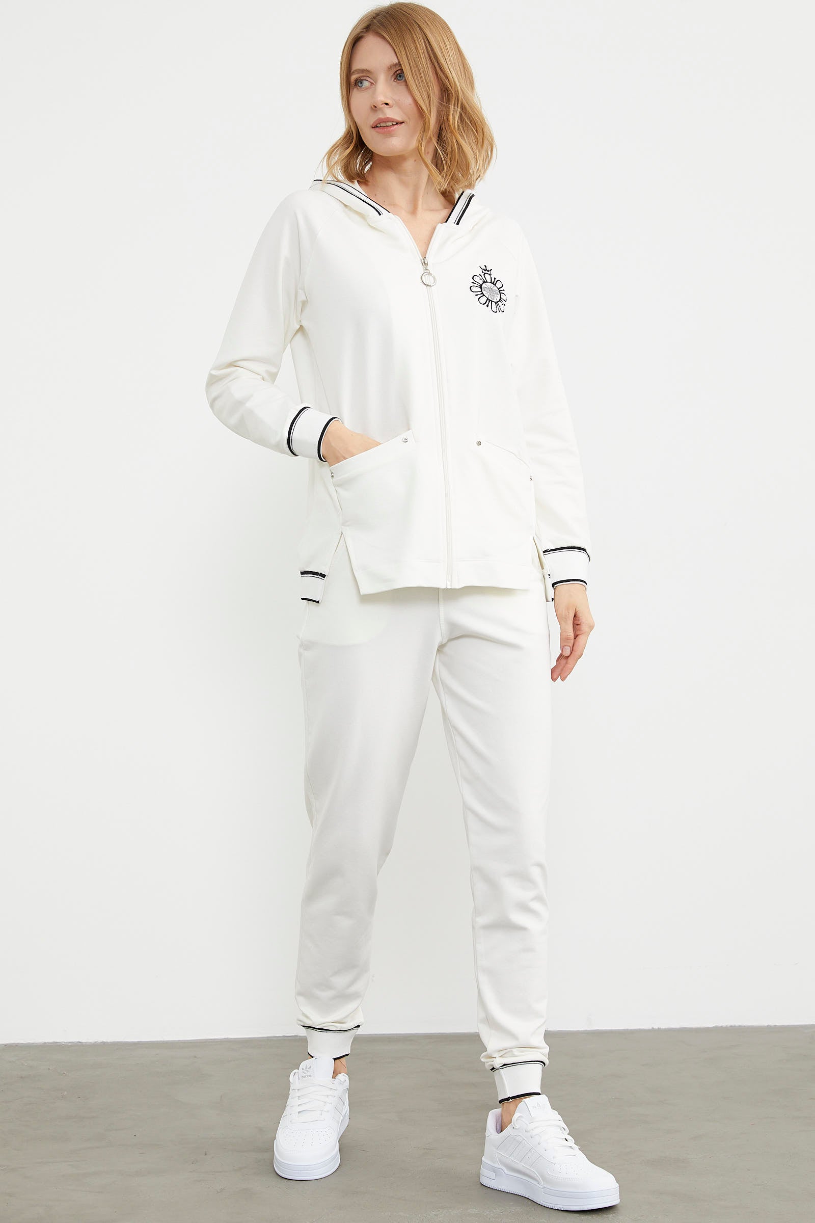 Nakış Detaylı Jogger Eşofman Takım - Ekru (3) Sementa