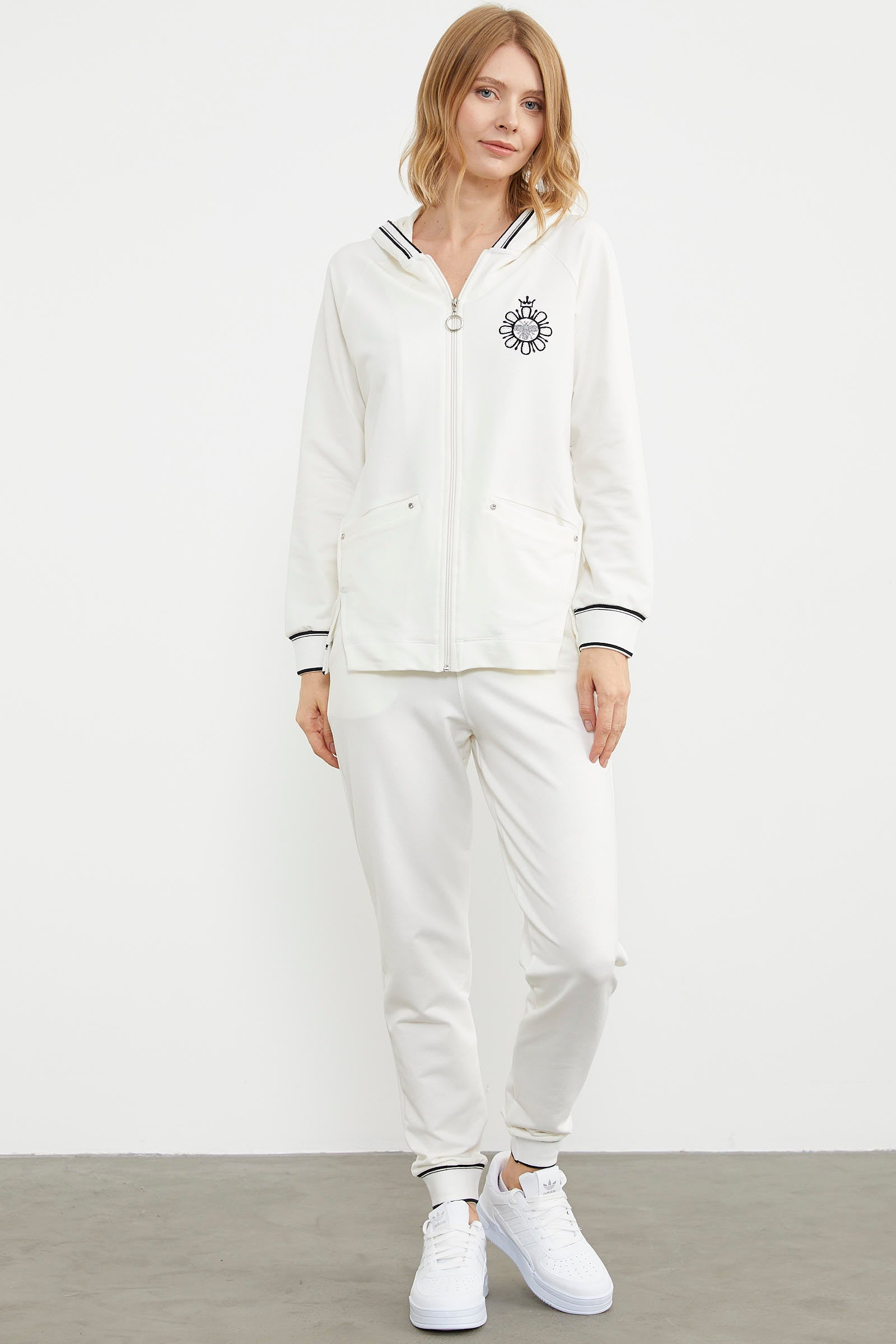 Nakış Detaylı Jogger Eşofman Takım - Ekru (4) Sementa