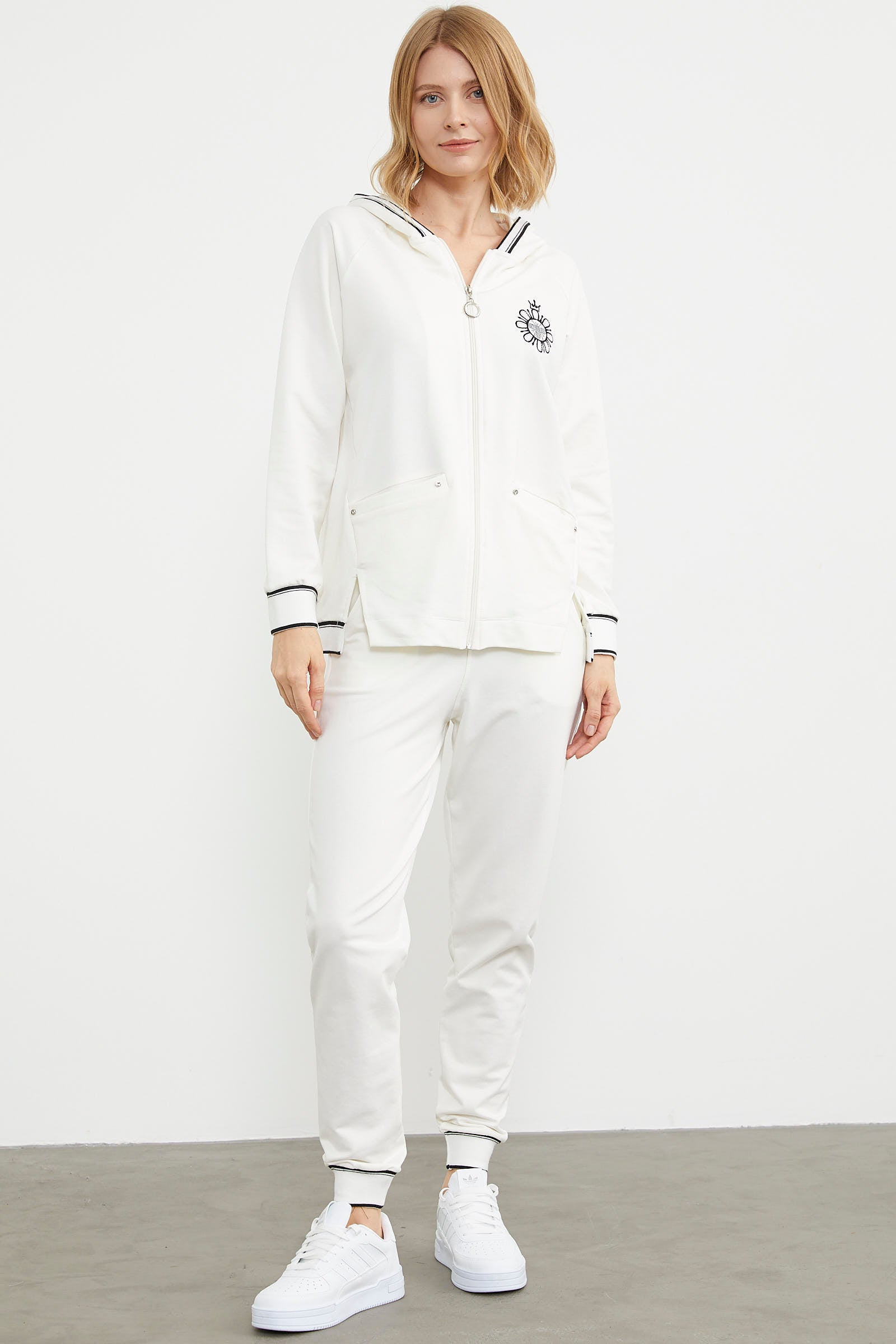 Nakış Detaylı Jogger Eşofman Takım - Ekru (5) Sementa