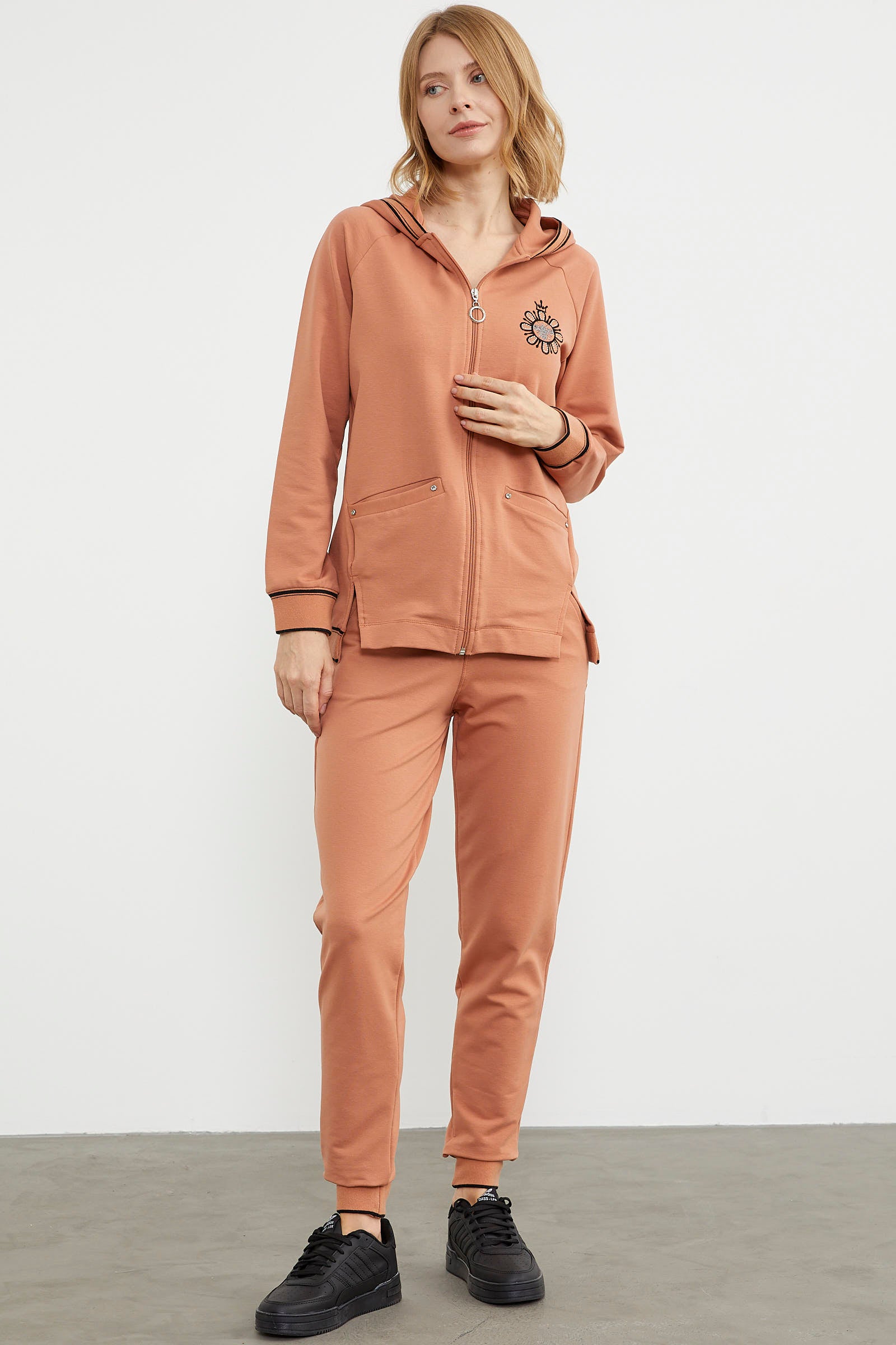 Nakış Detaylı Jogger Eşofman Takım - Somon (2) Sementa