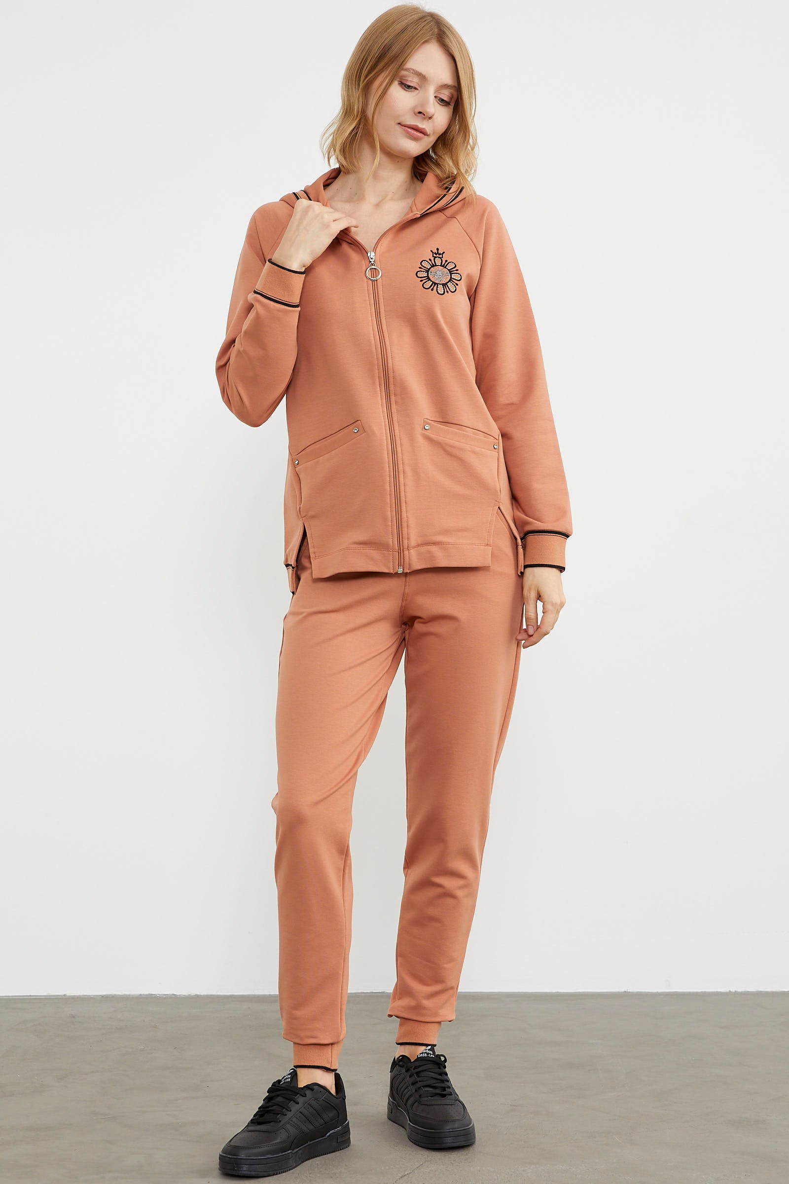 Nakış Detaylı Jogger Eşofman Takım - Somon (3) Sementa