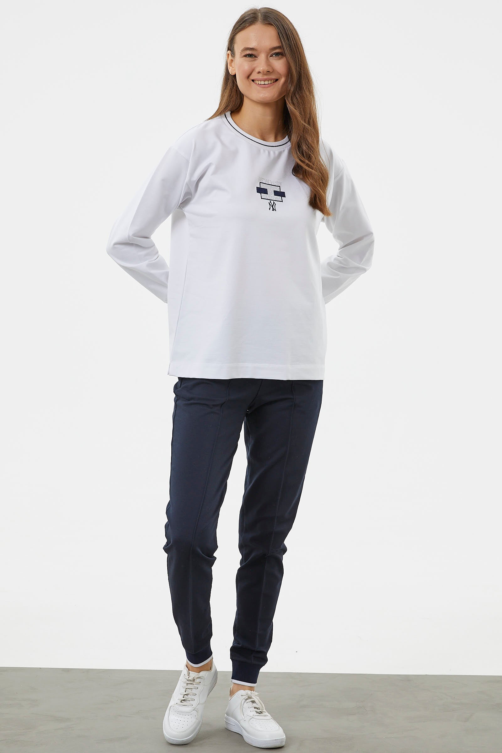 Nakış Detaylı Oversize Eşofman Takım - Beyaz (2) Sementa