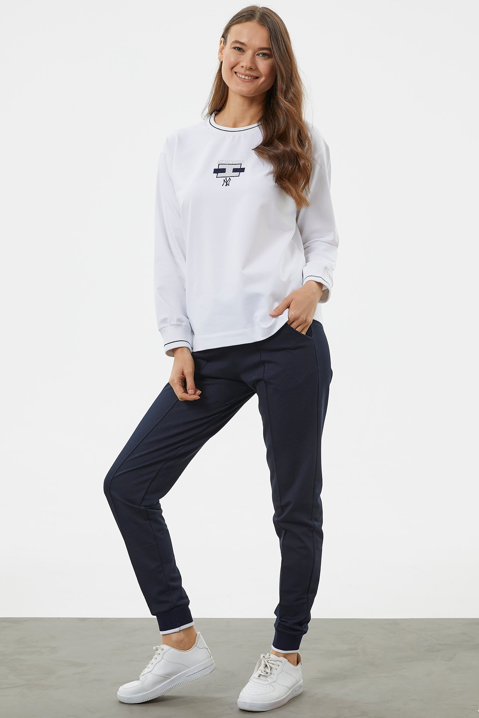 Nakış Detaylı Oversize Eşofman Takım - Beyaz (4) Sementa