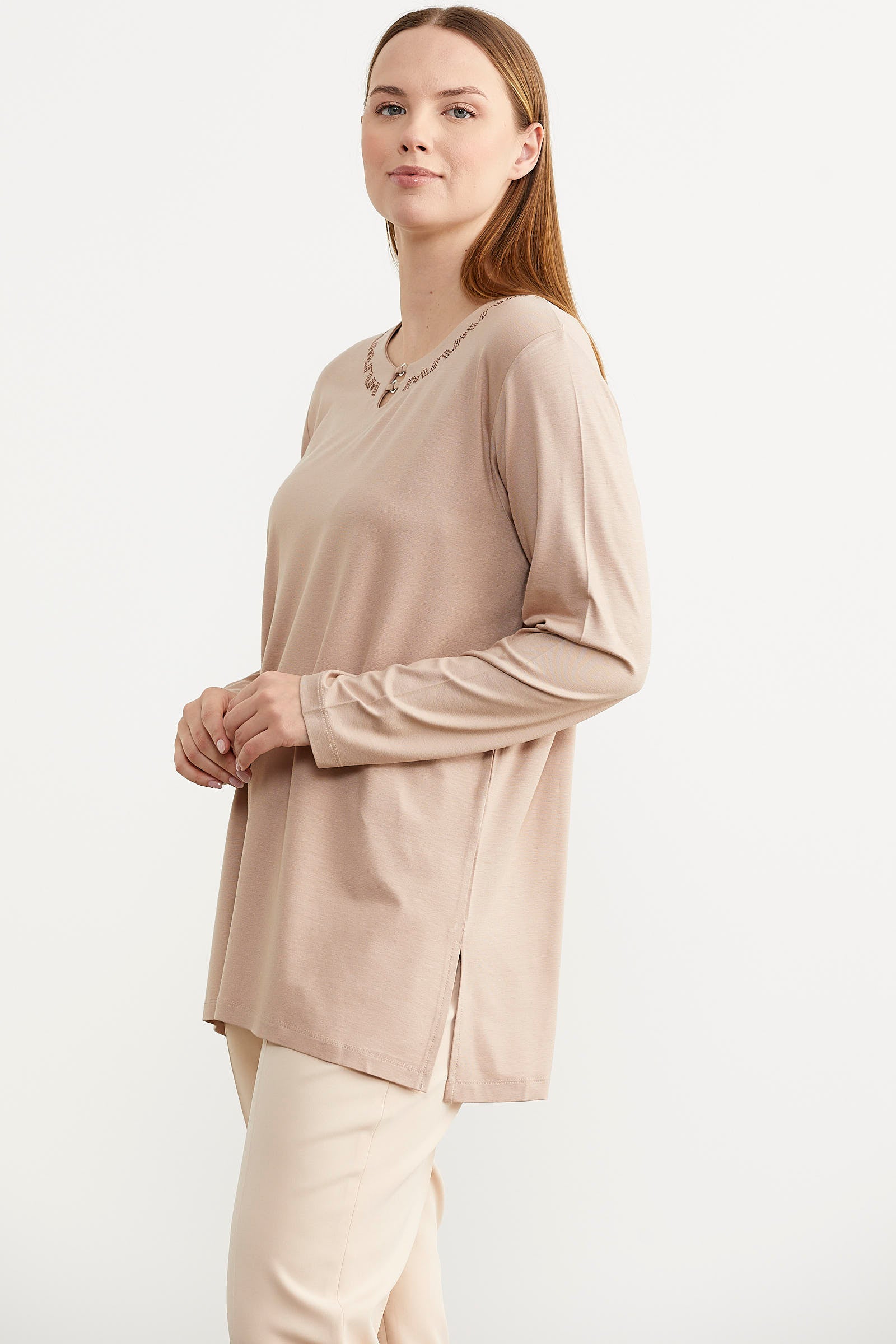 Nakış Yakalı Uzun Kol Penye Tişört - Bej (5) Sementa