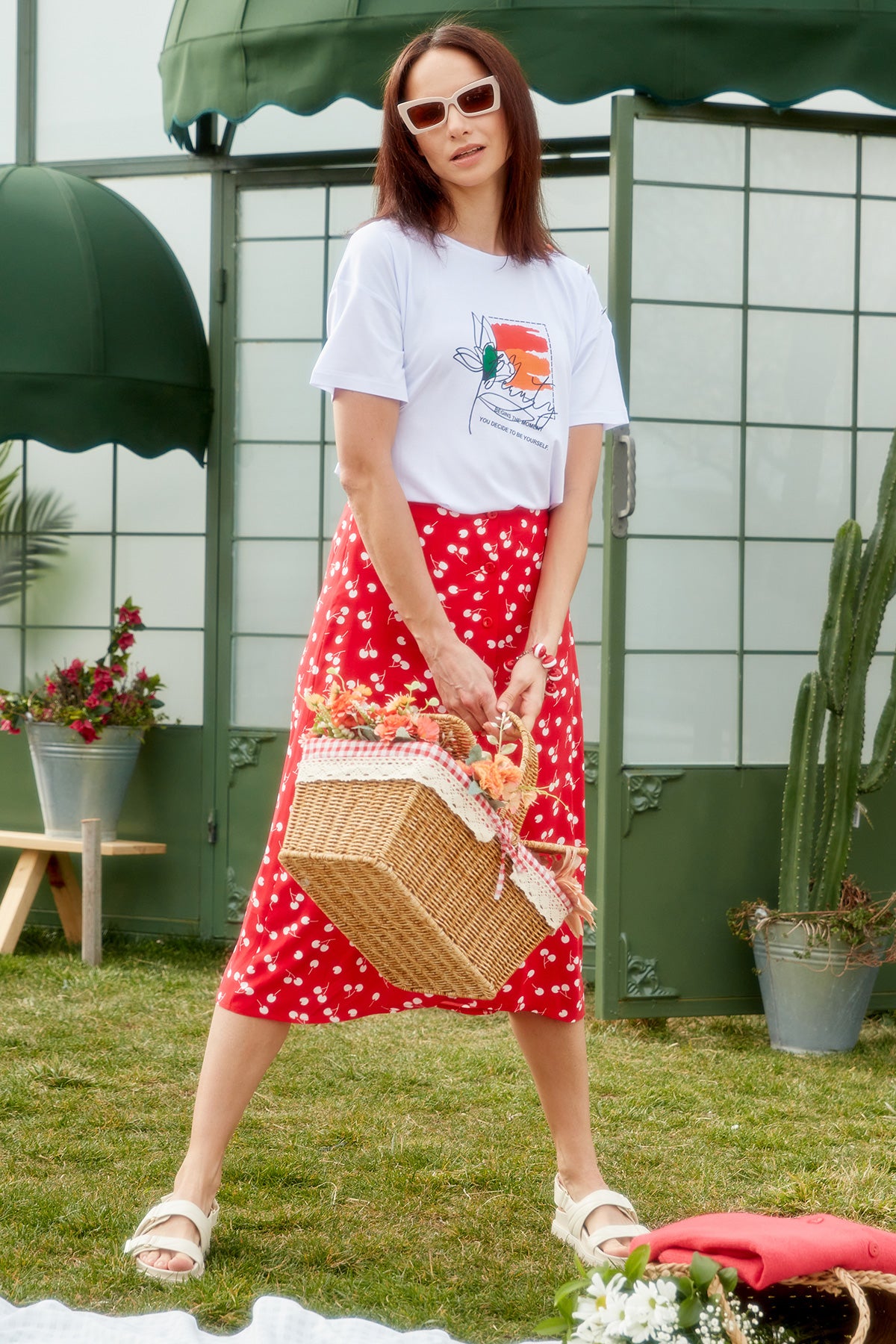 Omuz Düğme Detaylı Baskılı Tişört - Beyaz (3) Sementa